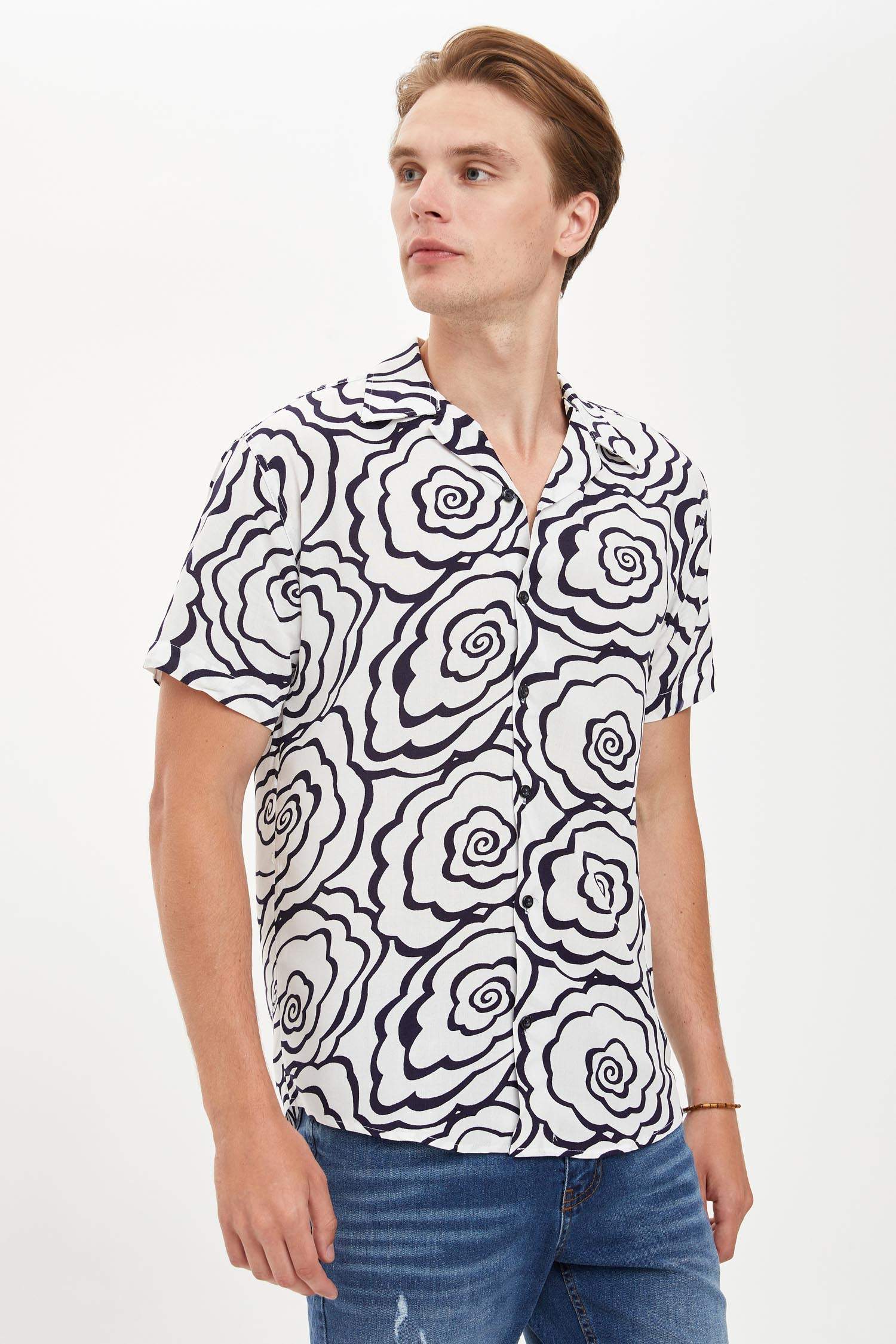 Slim Fit Viskon Çiçek Desenli Kısa Kollu Gömlek