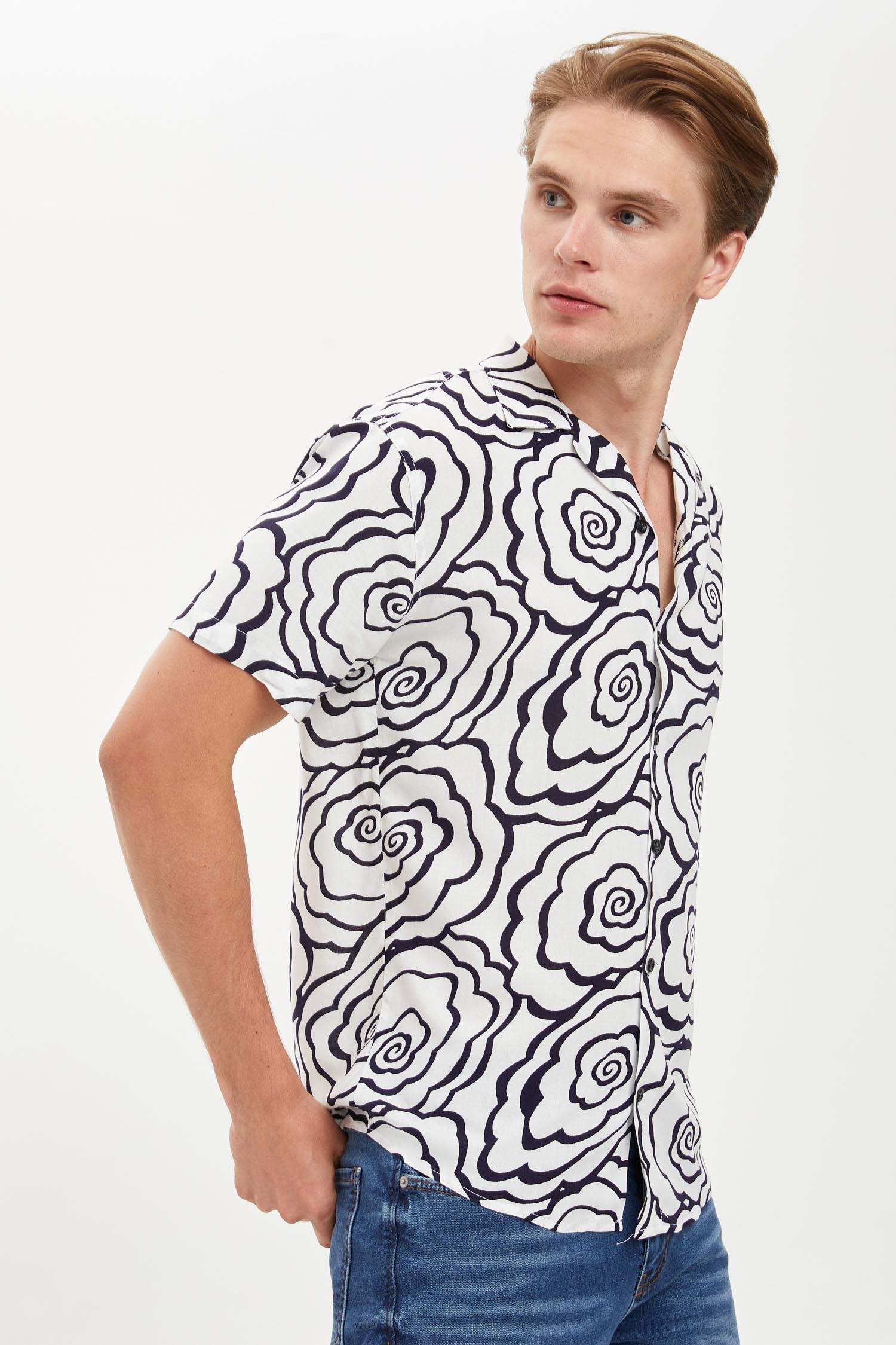 Slim Fit Viskon Çiçek Desenli Kısa Kollu Gömlek