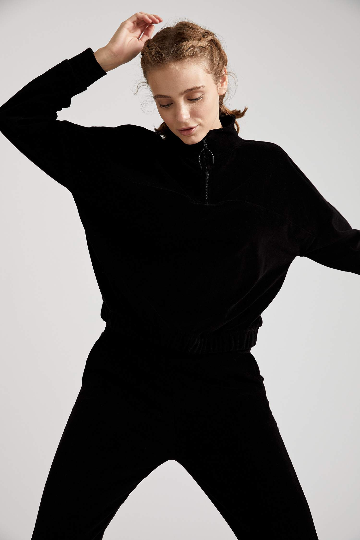 Fermuarlı Dik Yaka Kadife Crop Sweatshirt