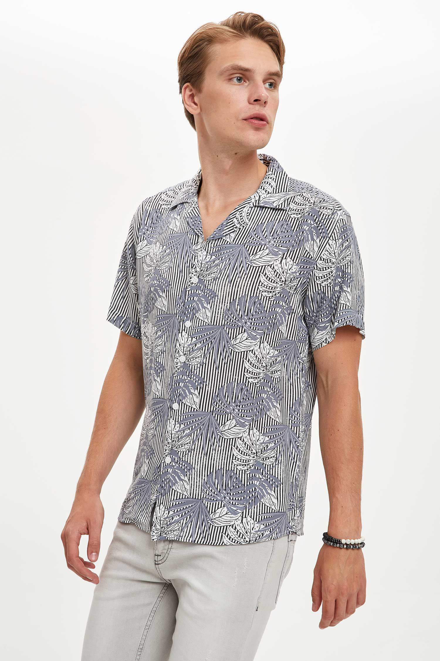 Slim Fit Viskon Çiçek Desenli Kısa Kollu Gömlek