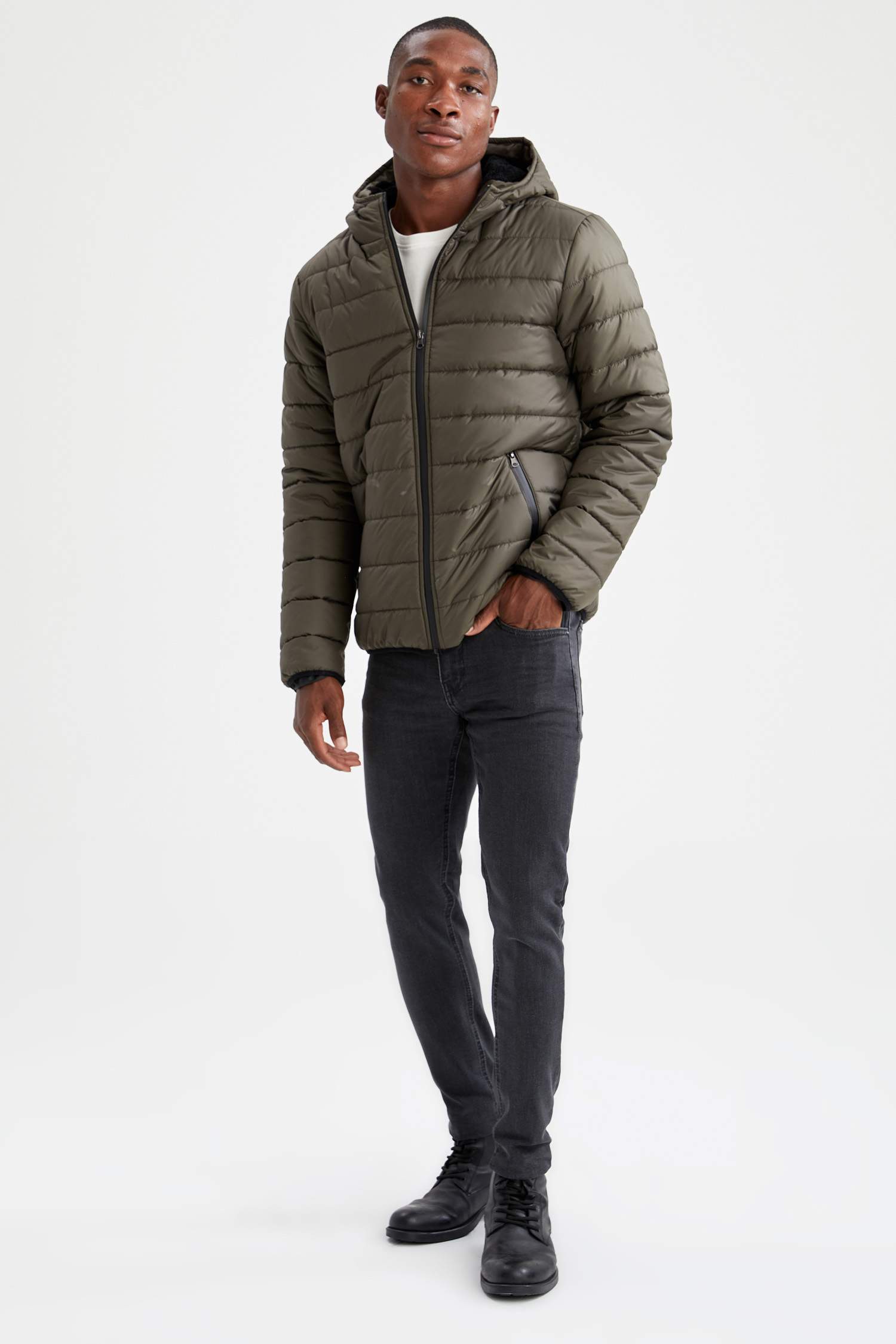 Slim Fit Kapüşonlu İçi Yumuşak Tüylü Şişme Mont
