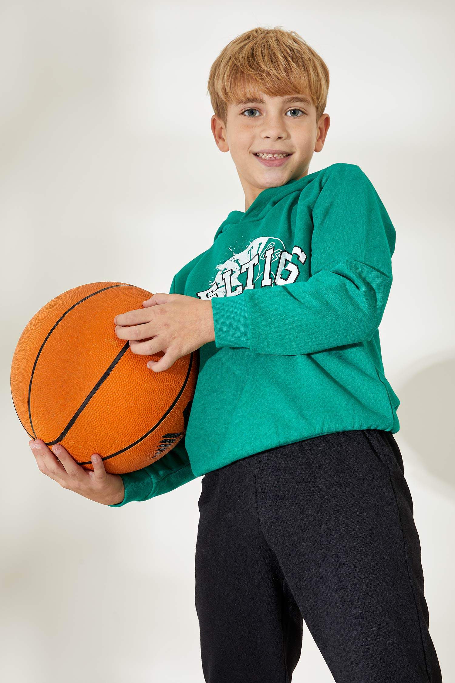 Erkek Çocuk NBA Lisanlı Boston Celtics Baskılı Kapüşonlu İçi Yumuşak Tüylü Sweatshirt