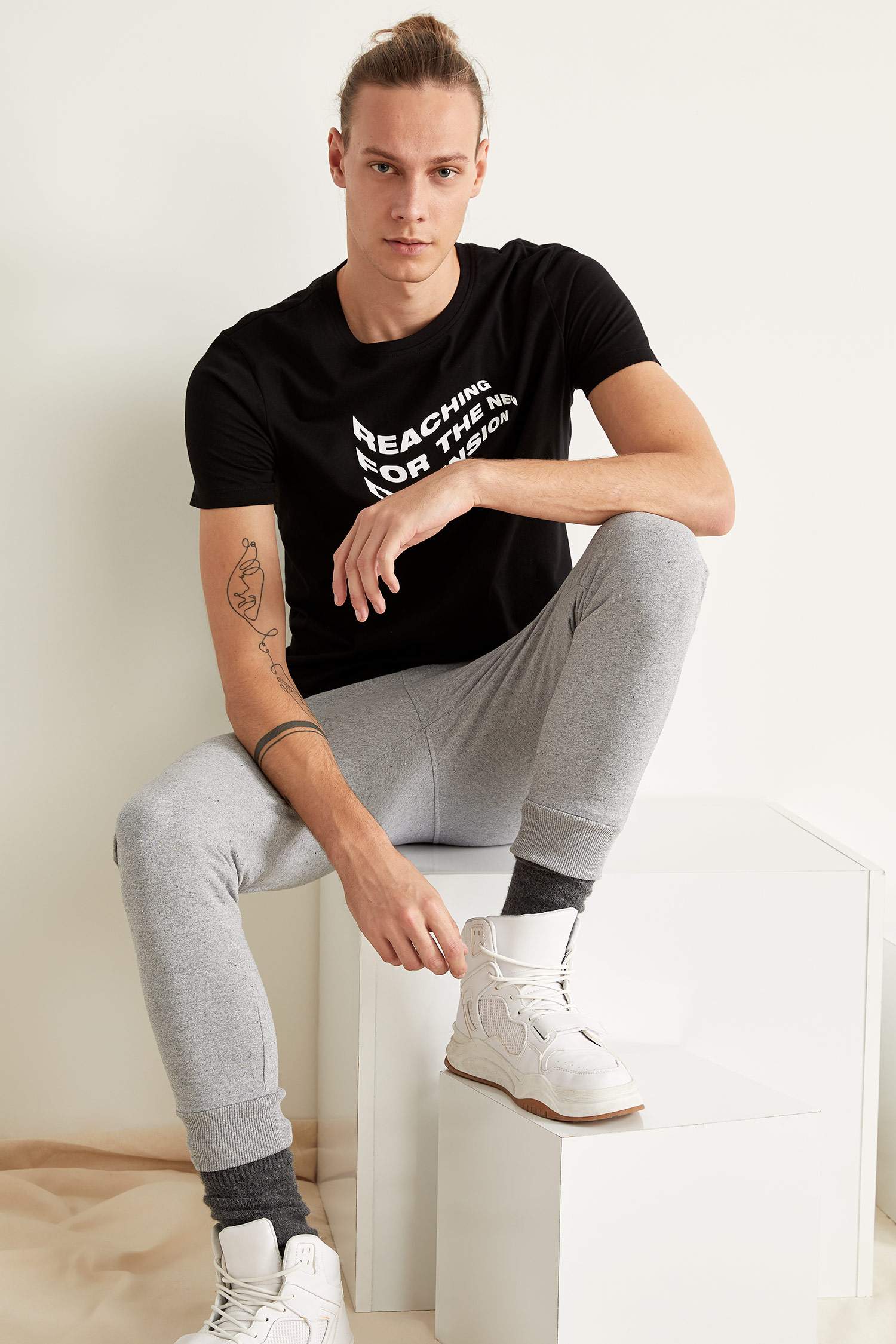Slim Fit Bisiklet Yaka Slogan Desenli Kısa Kollu Tişört