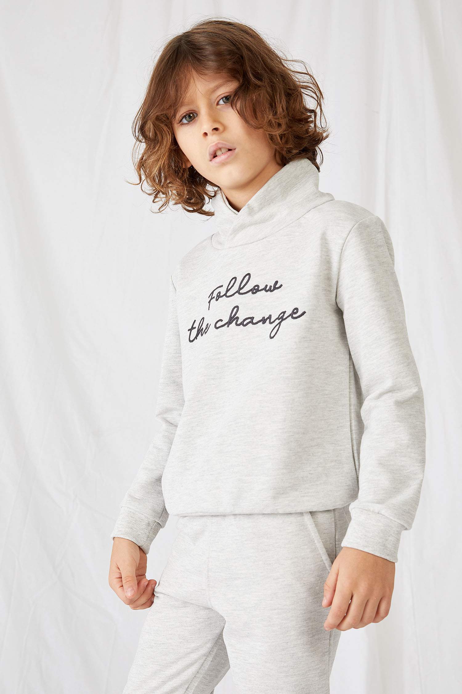 Unisex Çocuk Nakışlı Degaje Yaka Organik Pamuk Sweatshirt