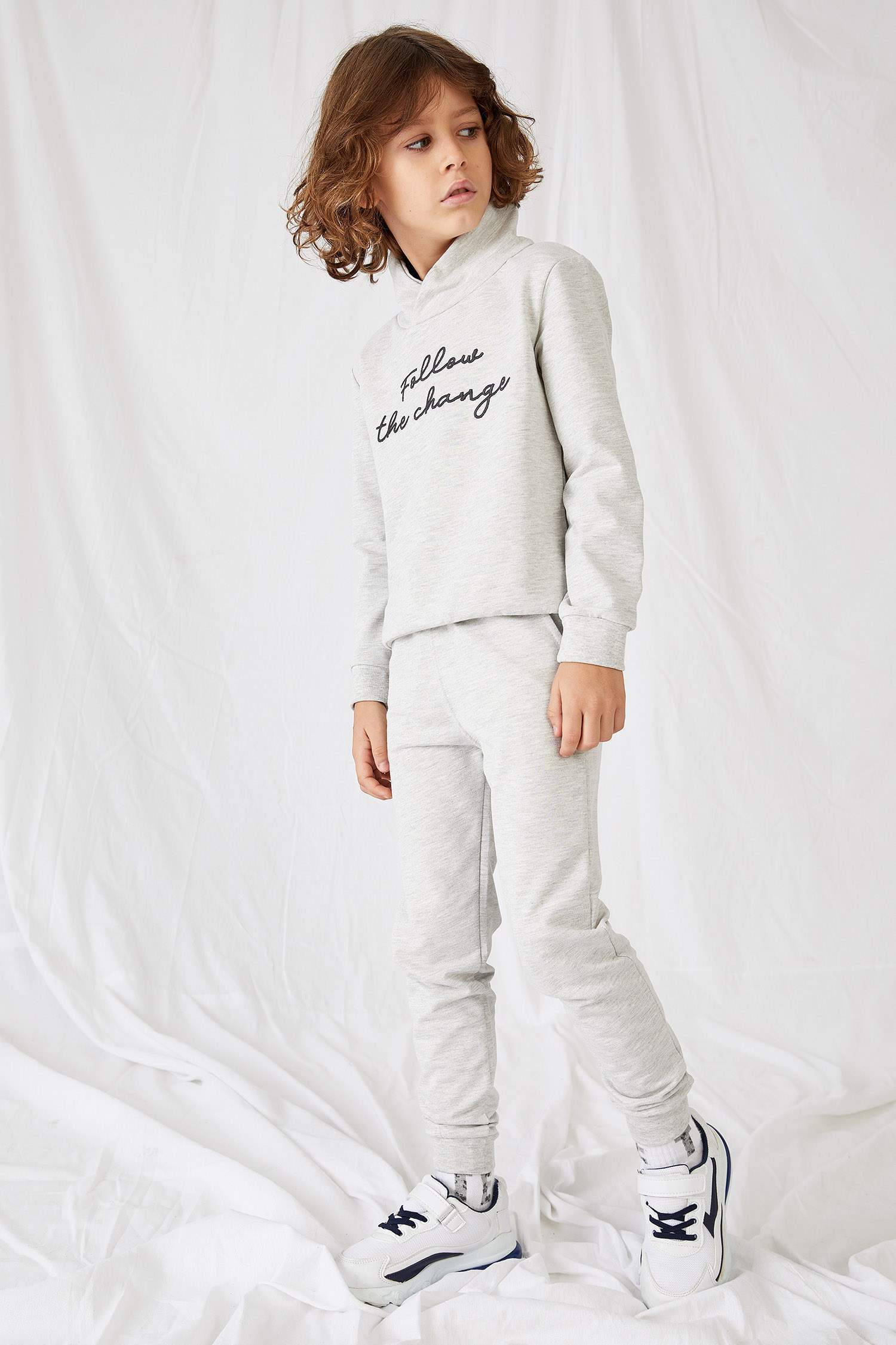Unisex Çocuk Nakışlı Degaje Yaka Organik Pamuk Sweatshirt