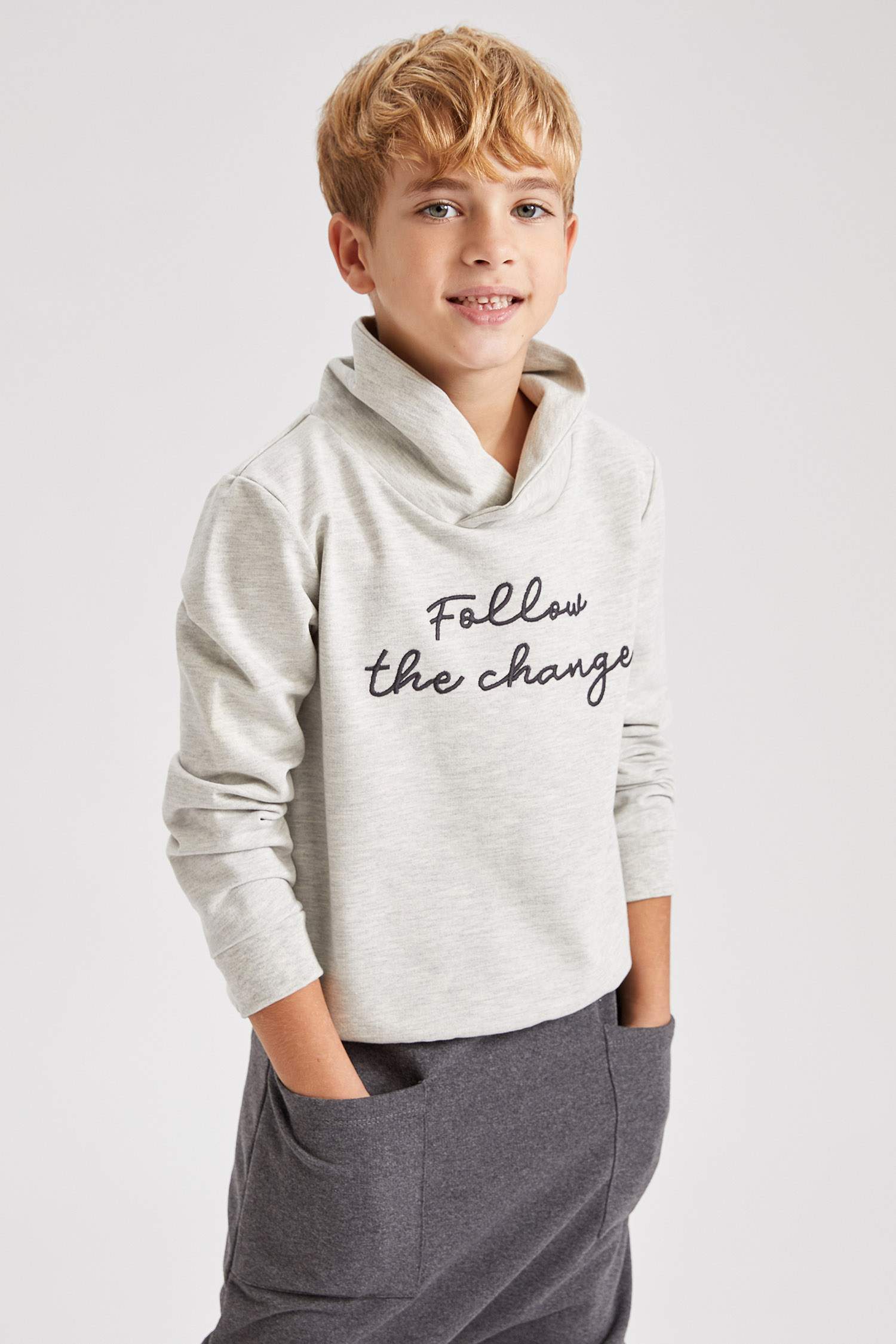 Unisex Çocuk Nakışlı Degaje Yaka Organik Pamuk Sweatshirt