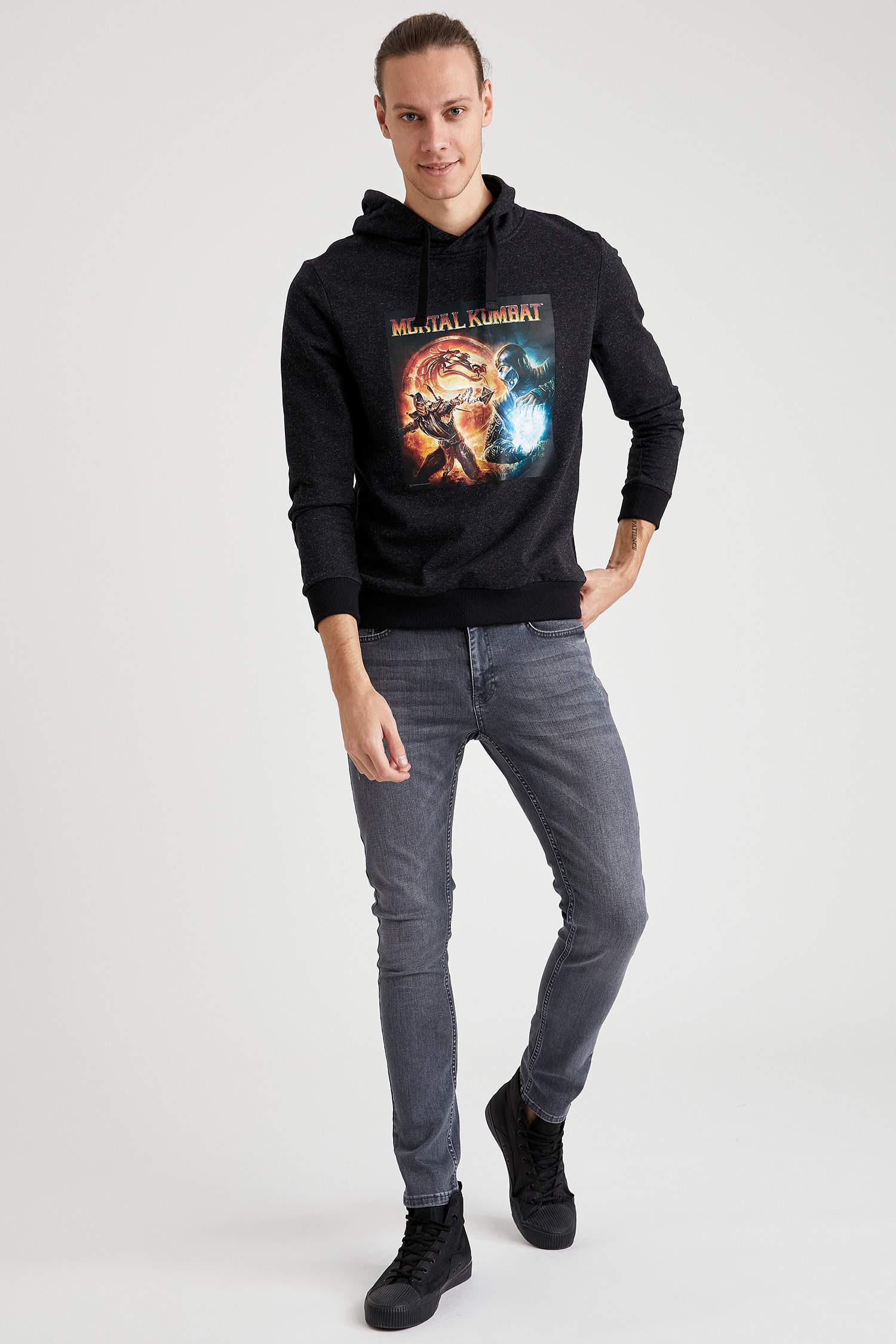Mortal Kombat Lisanslı Slim Fit Uzun Kollu İçi Yumuşak Tüylü Sweatshirt