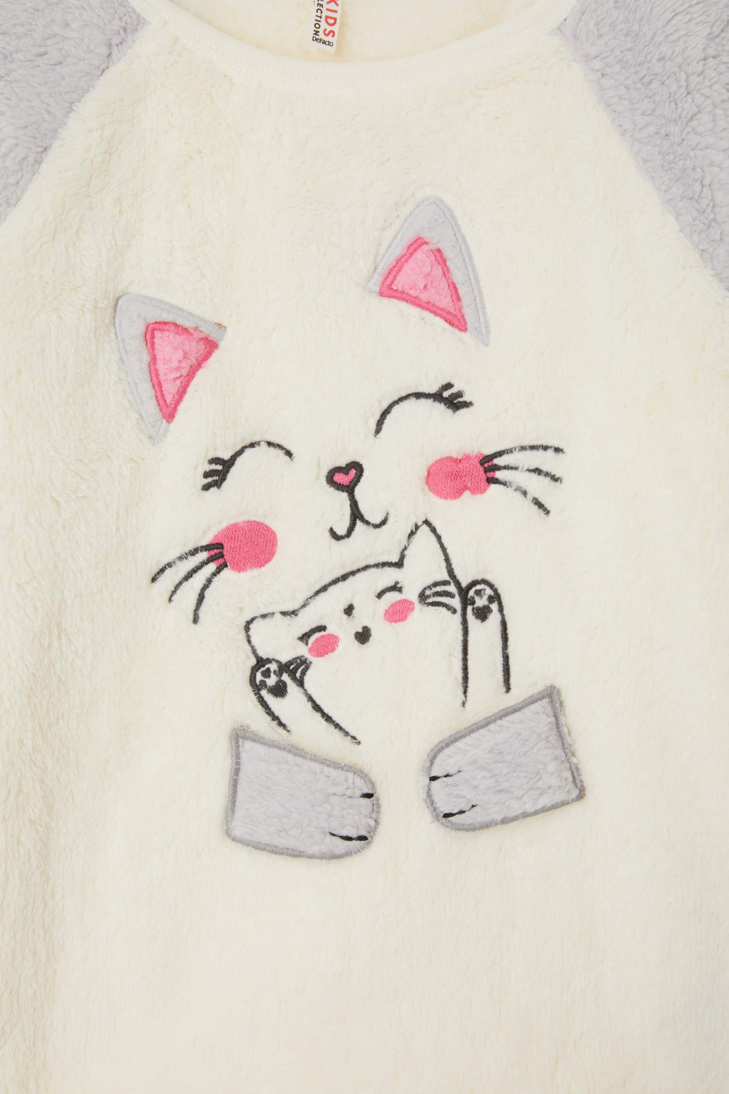 Kız Çocuk Kedi Baskılı Peluş Uzun Kollu Pijama Takımı