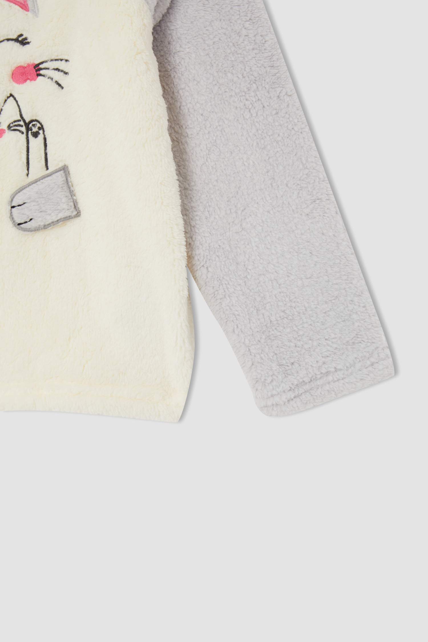 Kız Çocuk Kedi Baskılı Peluş Uzun Kollu Pijama Takımı