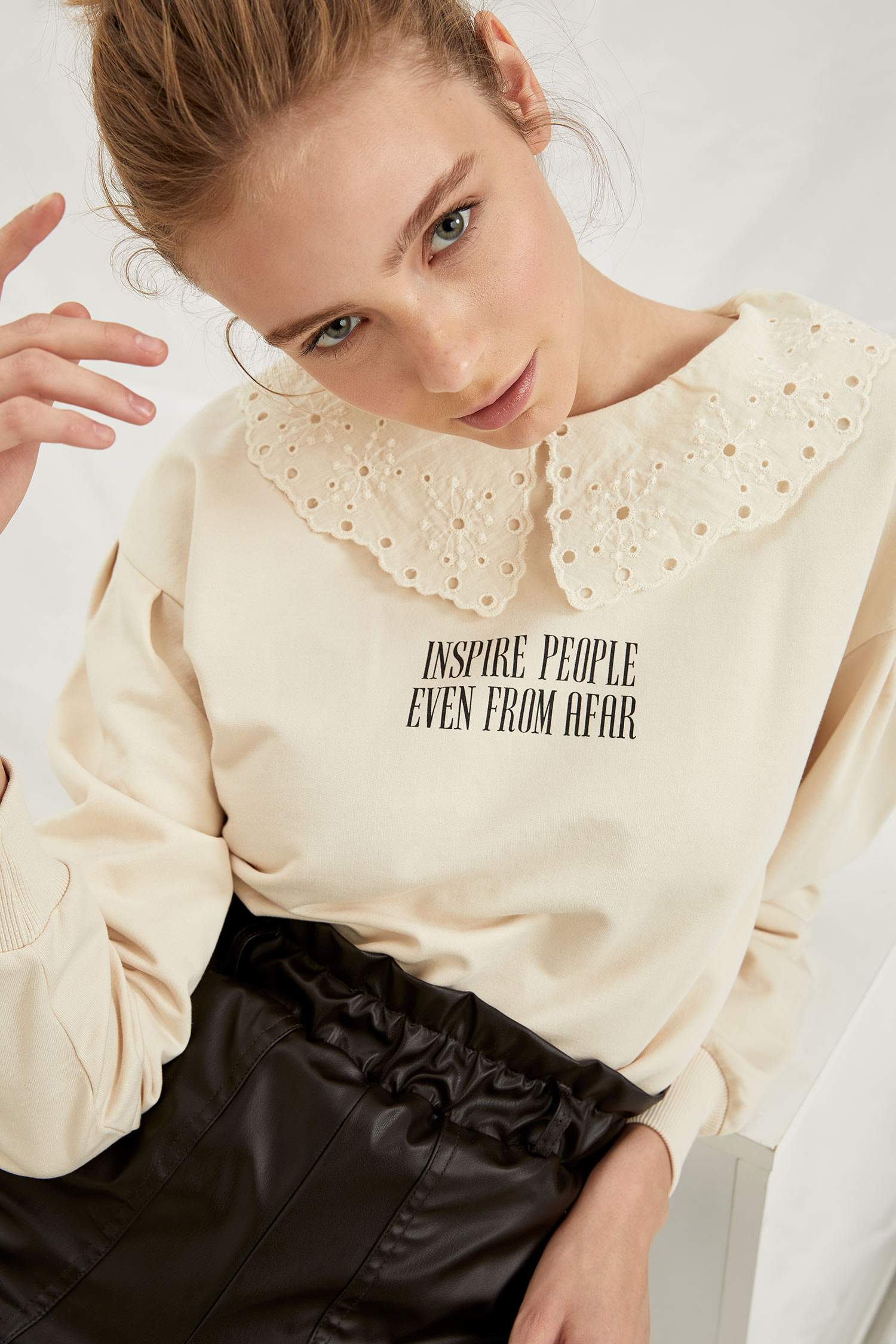 Slogan Desenli Regular Fit Bisiklet Yaka Uzun Kollu Sweatshirt