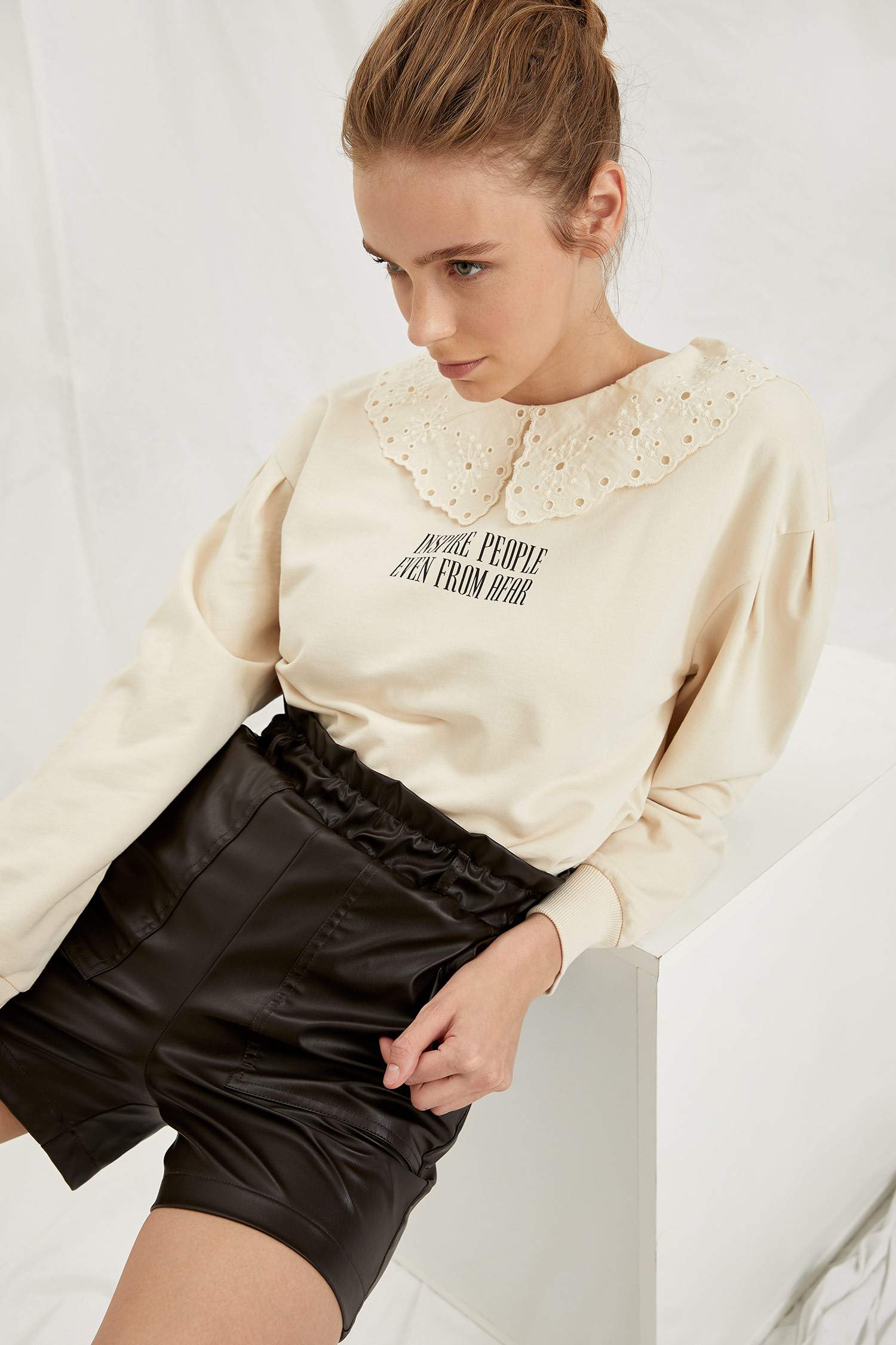 Slogan Desenli Regular Fit Bisiklet Yaka Uzun Kollu Sweatshirt