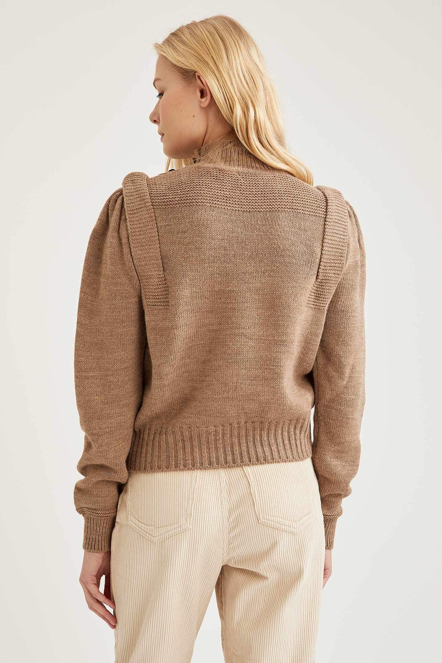 Dik Yaka Düğme Detaylı Relax Fit Crop Triko Kazak