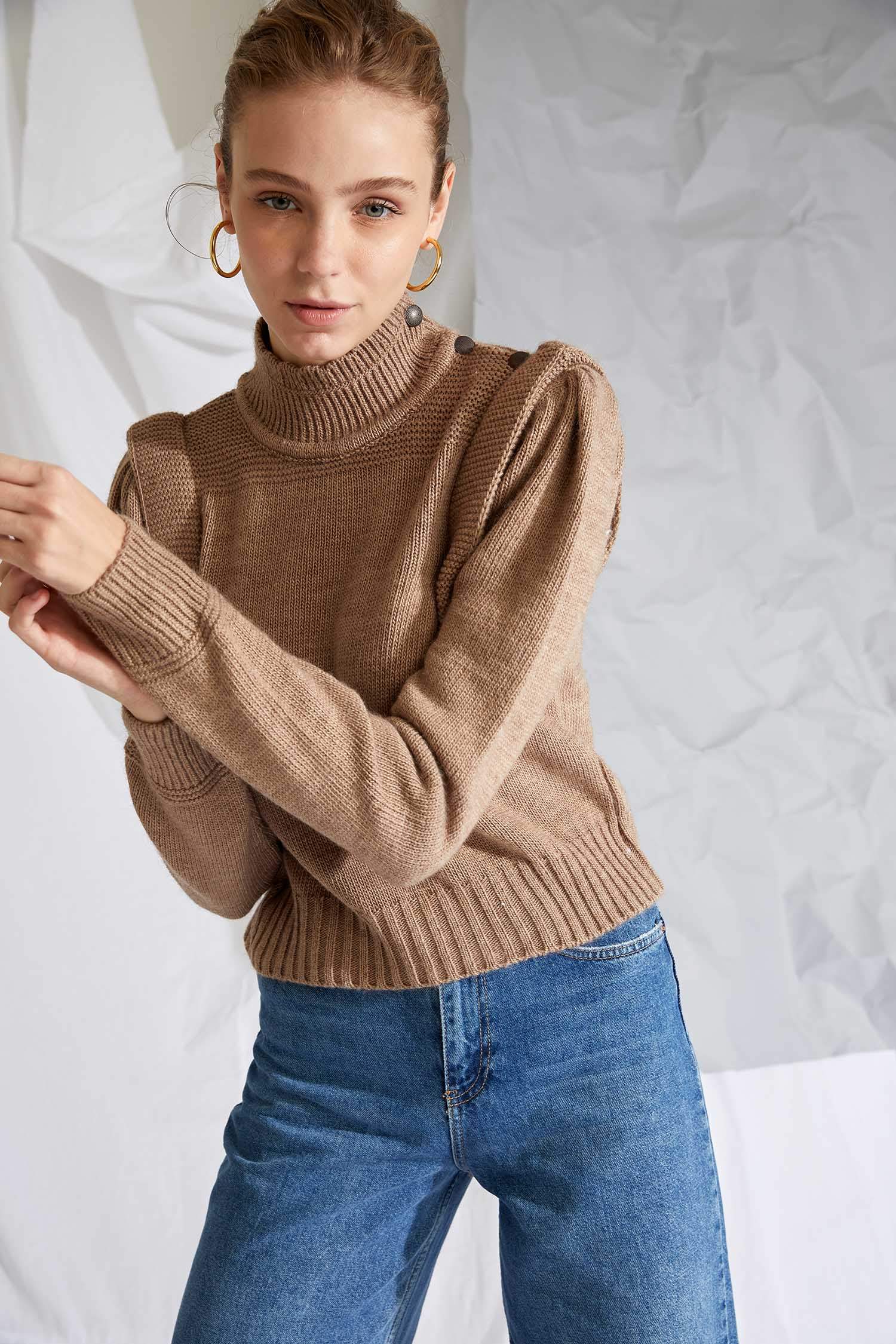 Dik Yaka Düğme Detaylı Relax Fit Crop Triko Kazak