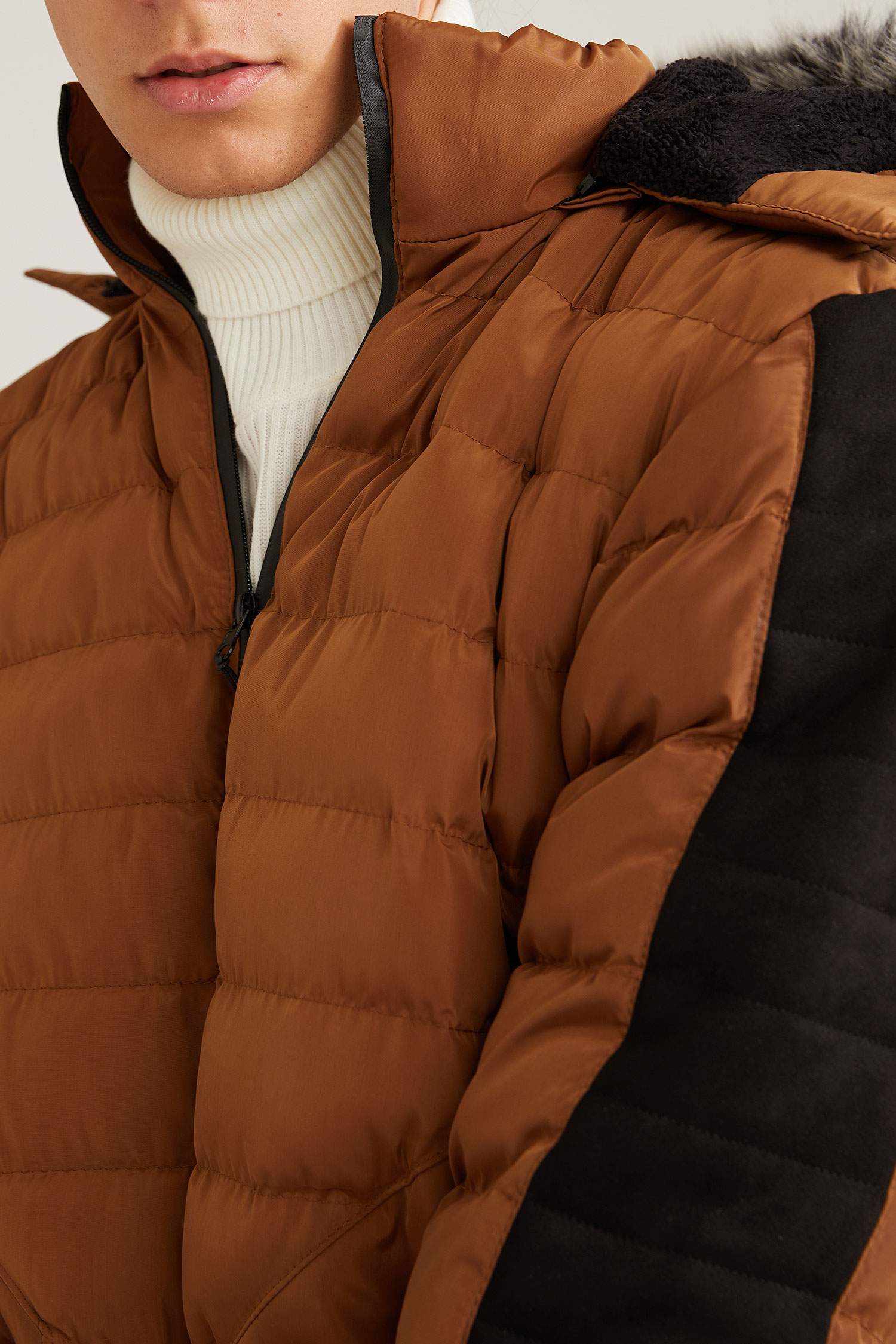 Peluş Kürk Kapüşonlu İçi Yumuşak Tüylü Kalın Şişme Mont