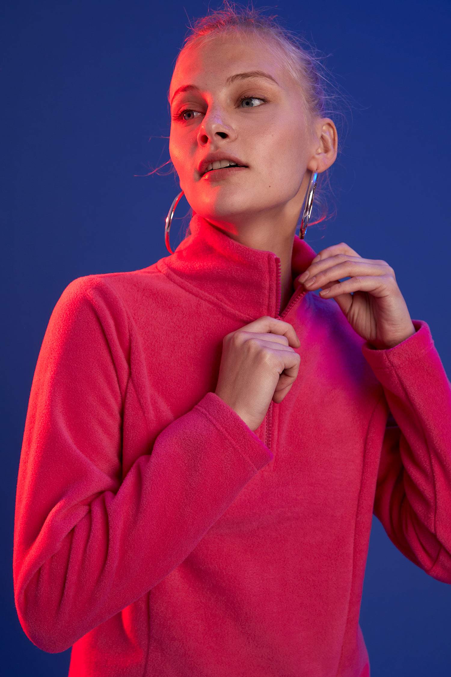 Fermuarlı Dik Yaka Sweatshirt