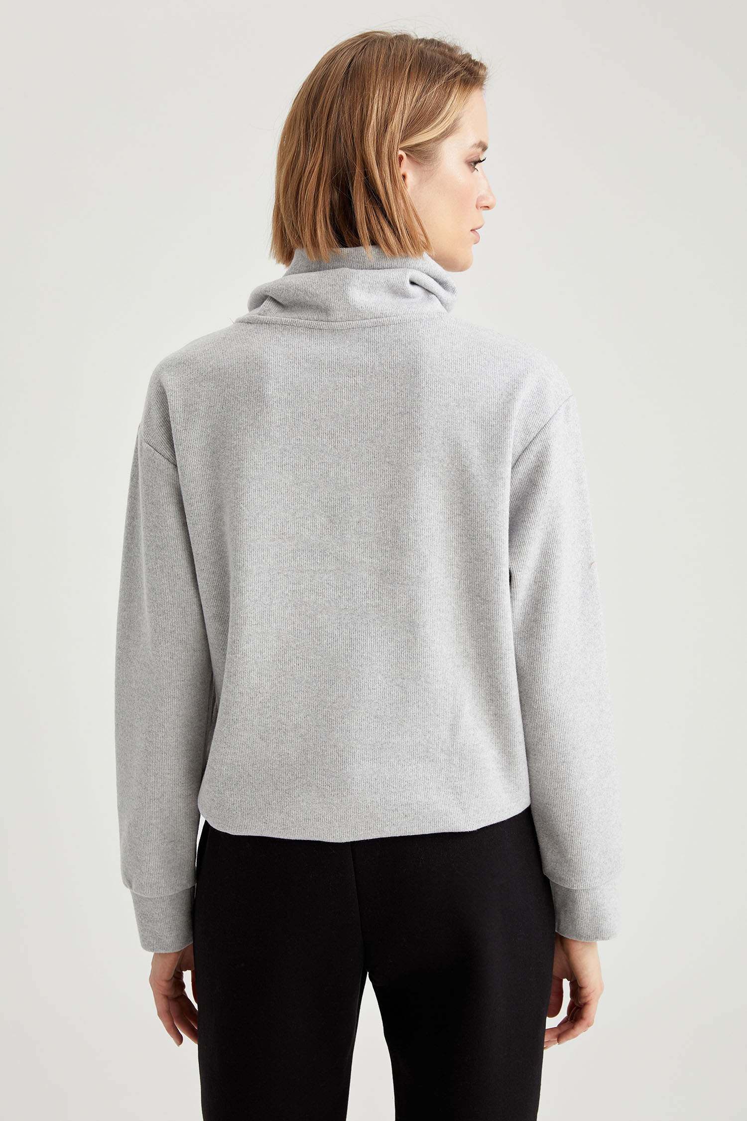 Regular Fit Balıkçı Yaka Uzun Kollu Sweatshirt