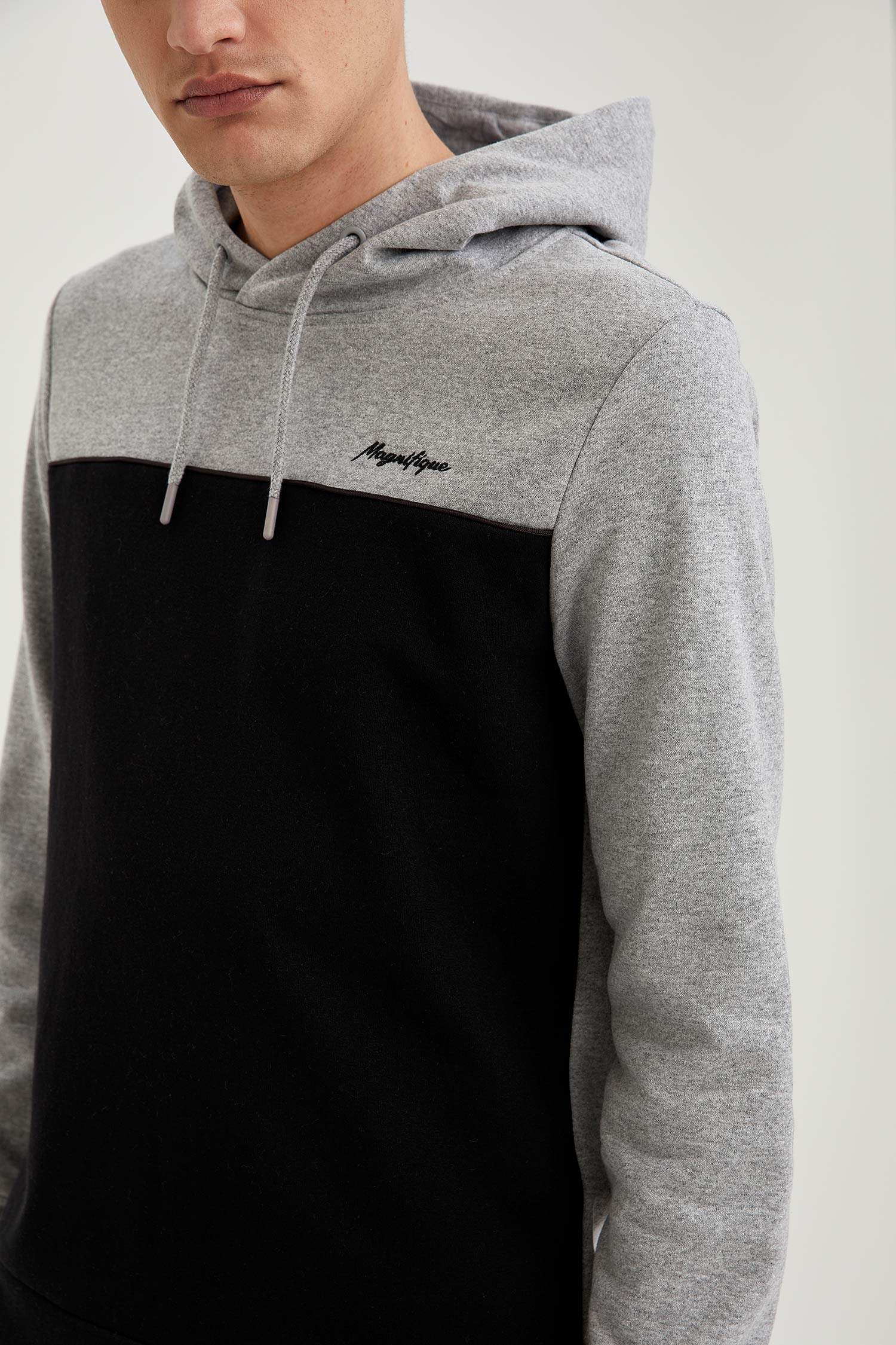 Slim Fit Kapüşonlu Uzun Kollu Sweatshirt