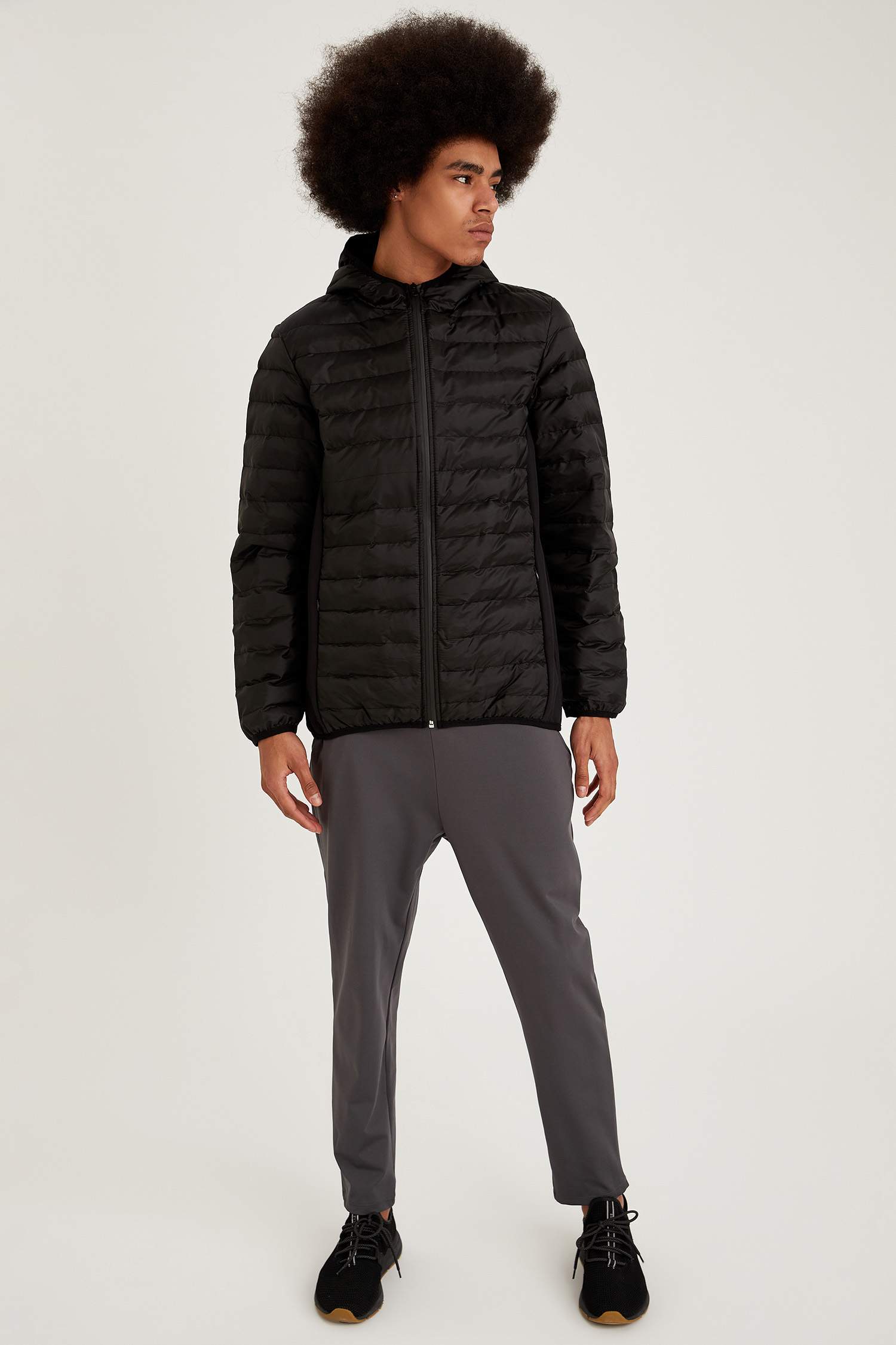 Kapüşonlu Slim Fit İnce Şişme Mont