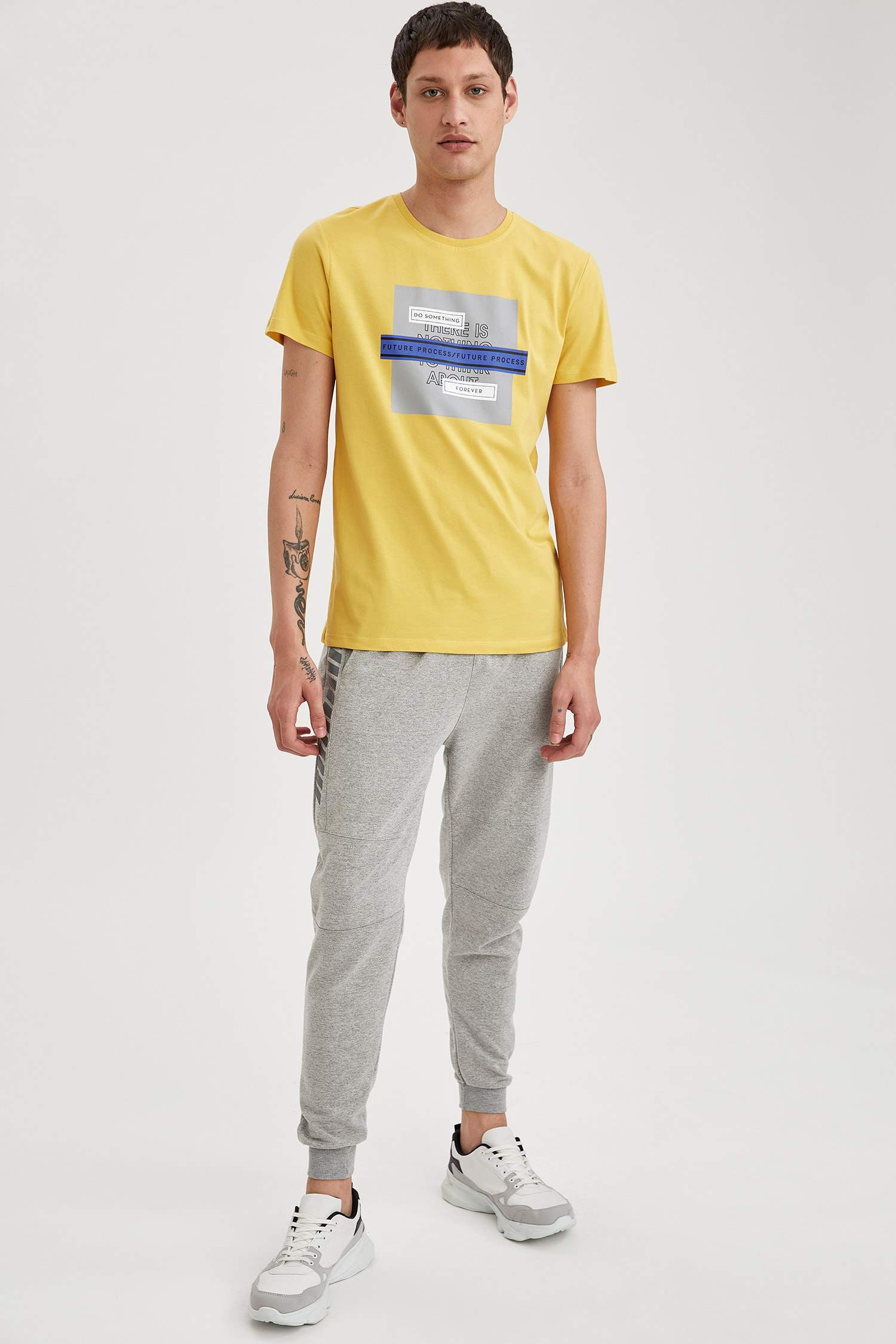 Grafik Baskılı Slim Fit Bisiklet Yaka Pamuklu Tişört