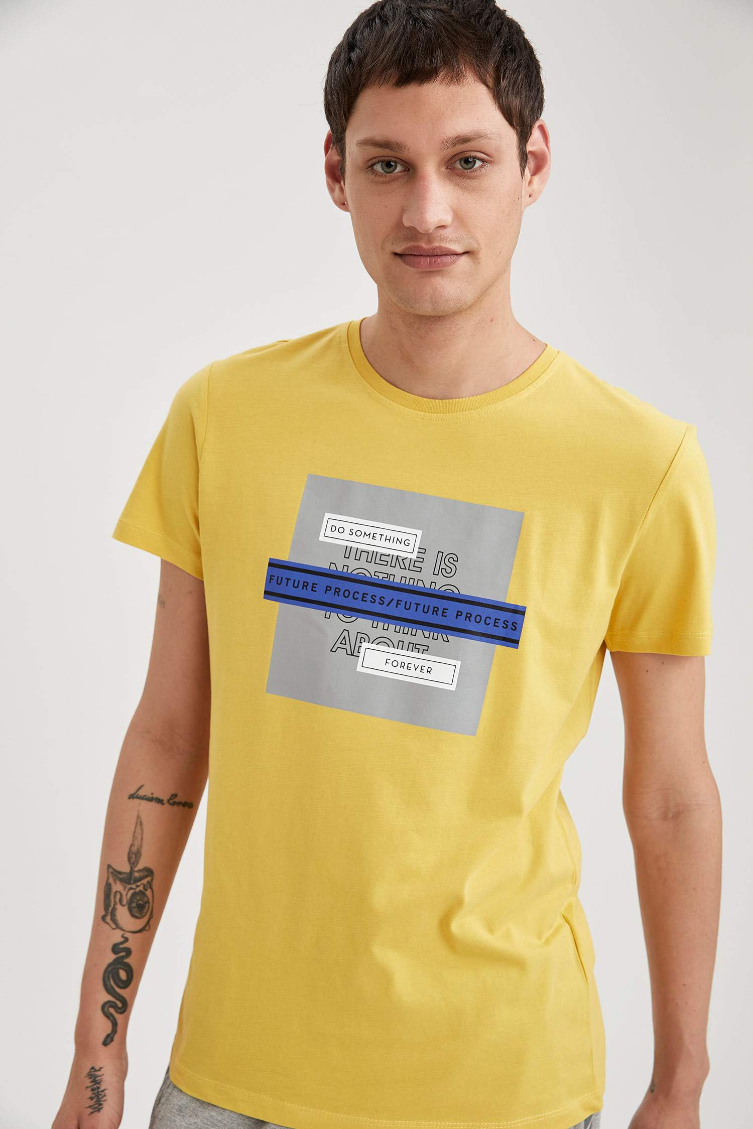 Grafik Baskılı Slim Fit Bisiklet Yaka Pamuklu Tişört