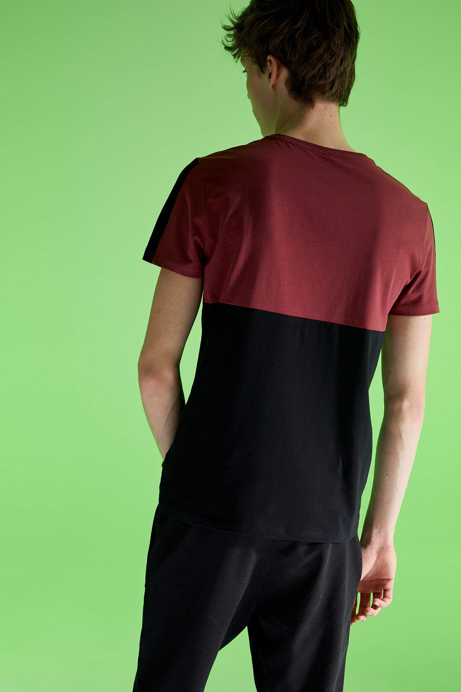 Blok Desenli Slim Fit Bisiklet Yaka Pamuklu Tişört