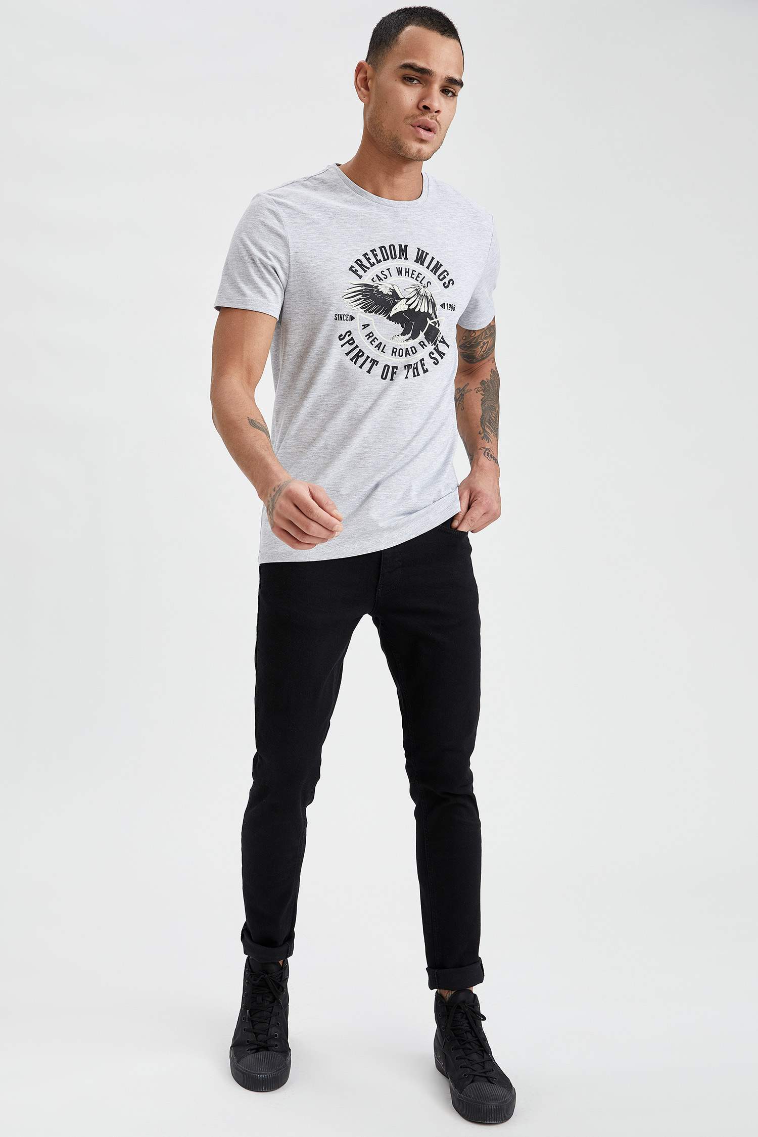 Kartal Baskılı Bisiklet Yaka Slim Fit Tişört