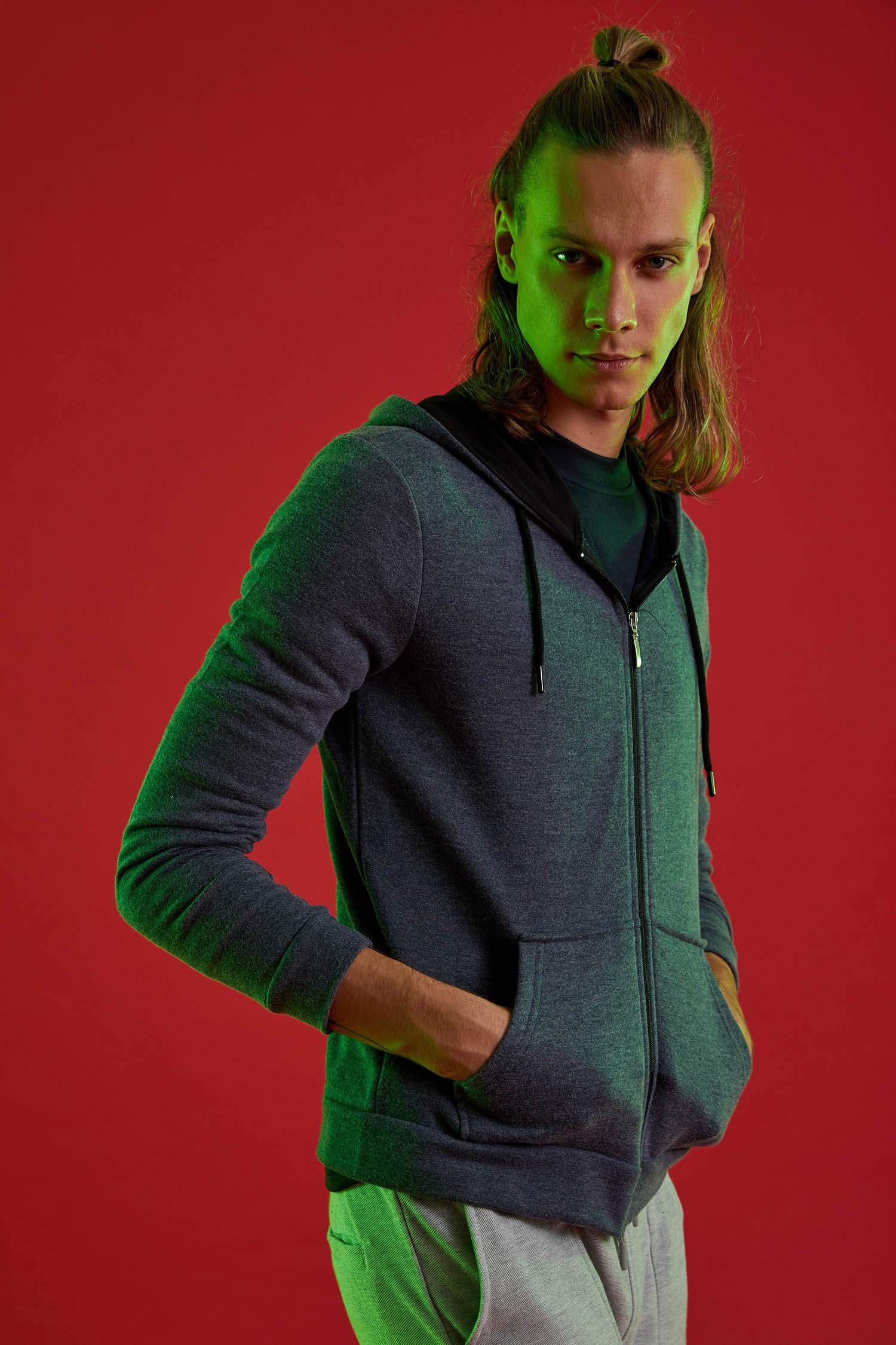 Slim Fit Kapüşonlu Fermuarlı Uzun Kollu Hırka