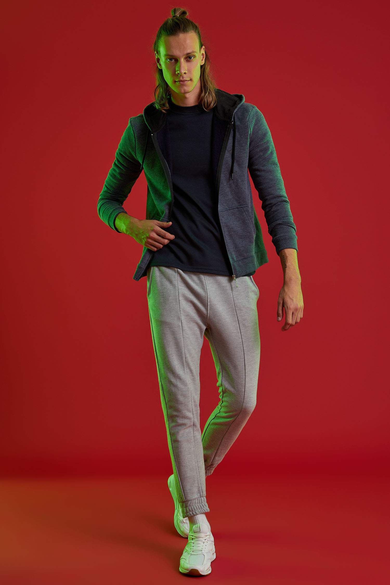 Slim Fit Kapüşonlu Fermuarlı Uzun Kollu Hırka