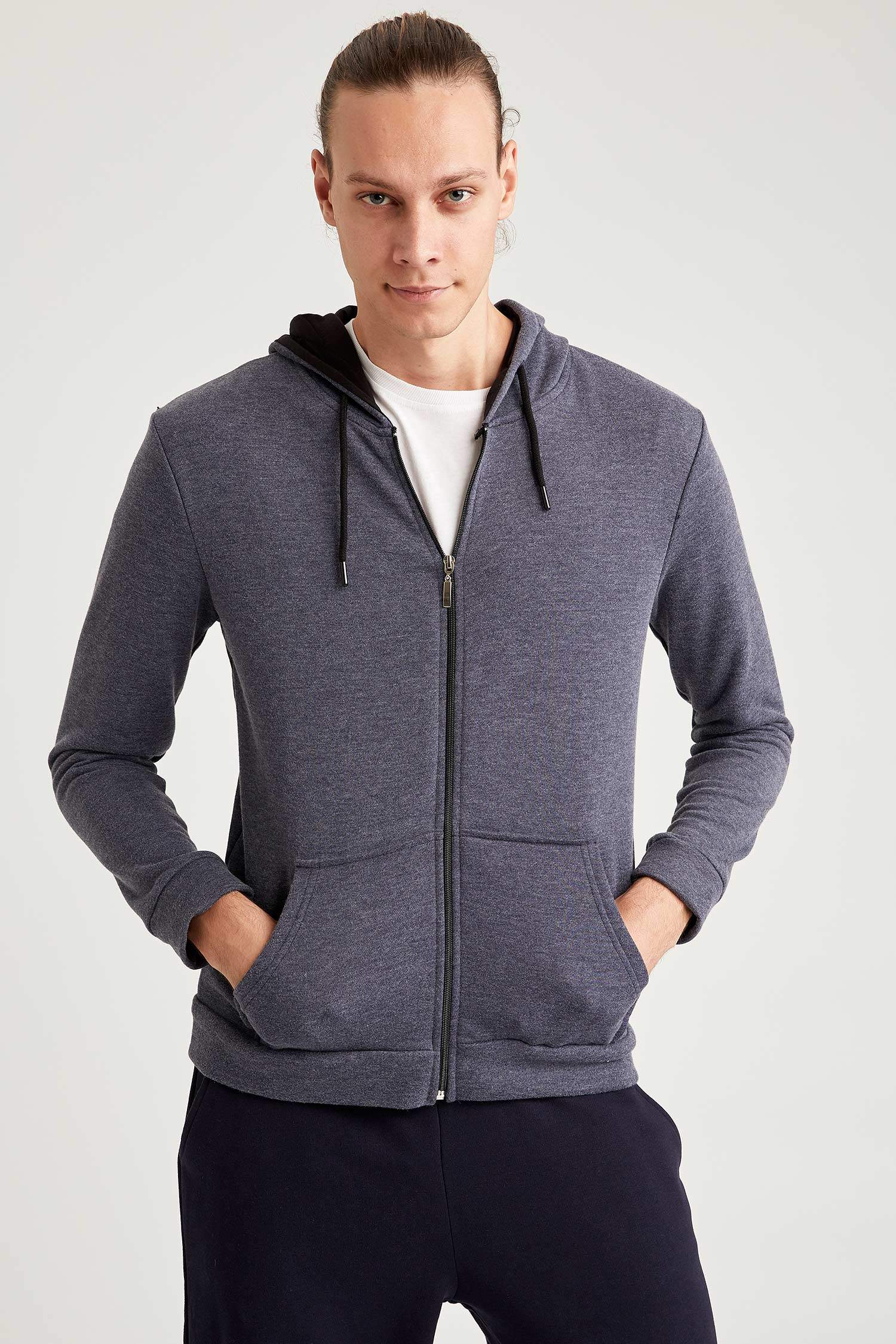 Slim Fit Kapüşonlu Fermuarlı Uzun Kollu Hırka