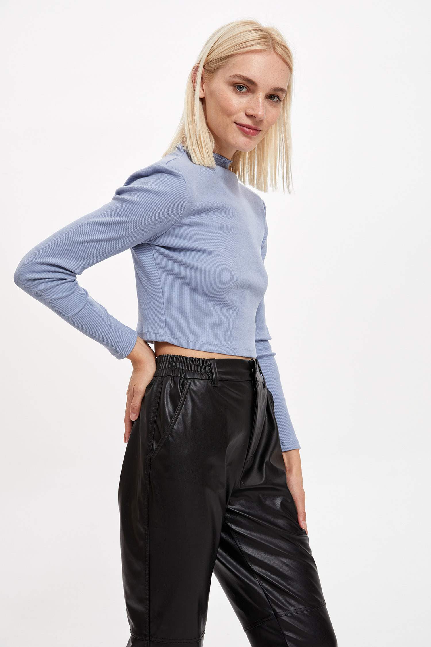 Dik Yaka Uzun Kollu Crop Top