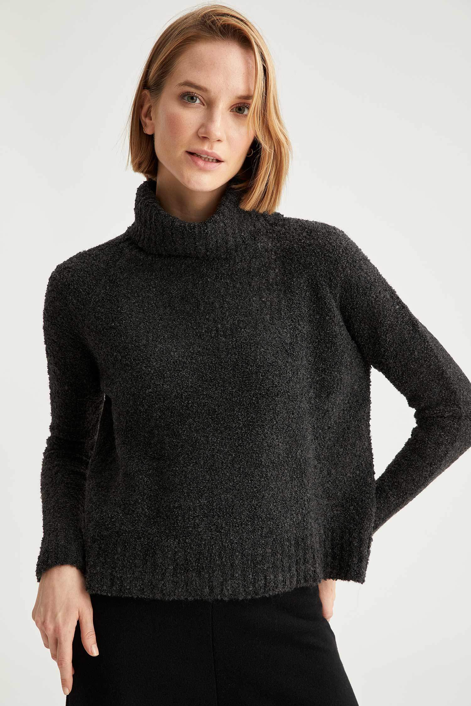 Yarım Balıkçı Yaka Oversize Fit Triko Kazak