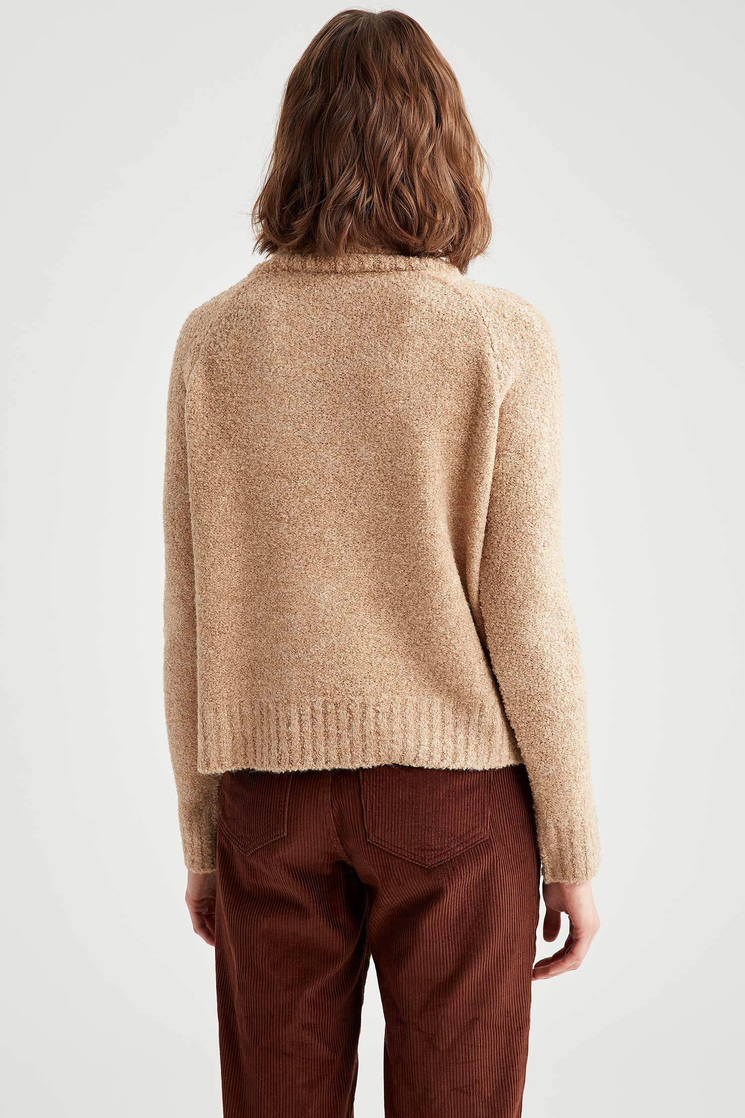 Yarım Balıkçı Yaka Oversize Fit Triko Kazak
