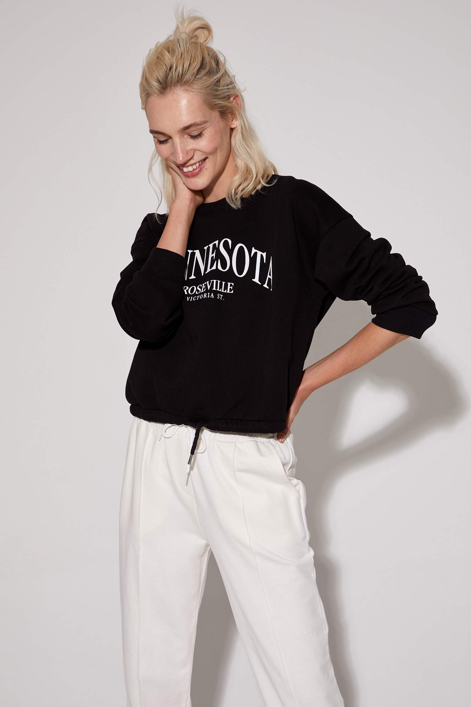 Şehir Desenli Regular Fit Bisiklet Yaka Uzun Kollu Sweatshirt