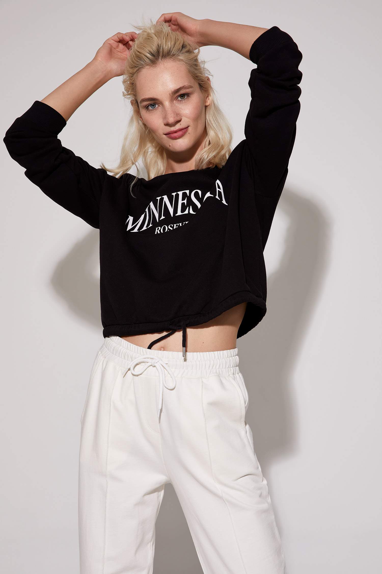 Şehir Desenli Regular Fit Bisiklet Yaka Uzun Kollu Sweatshirt