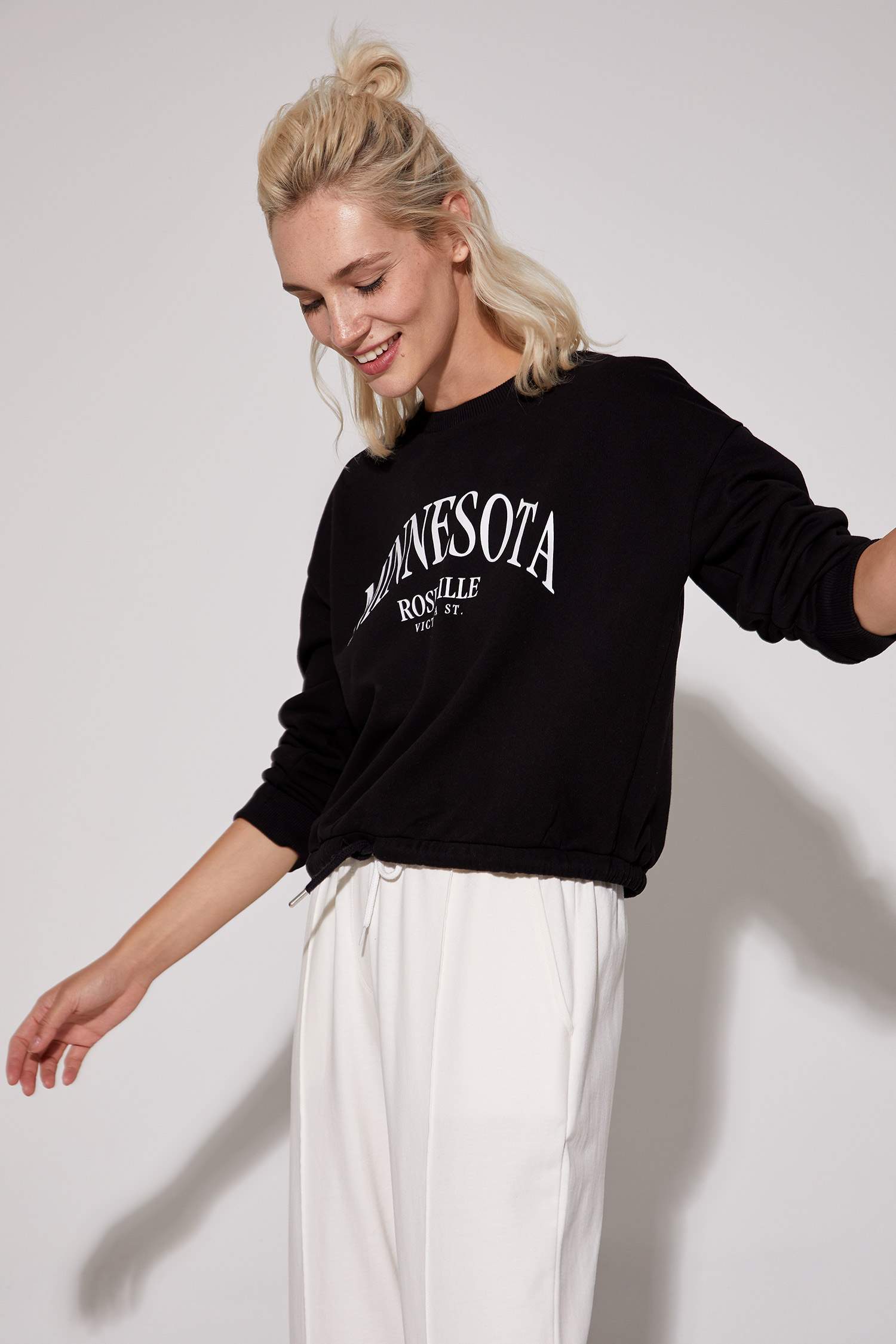 Şehir Desenli Regular Fit Bisiklet Yaka Uzun Kollu Sweatshirt