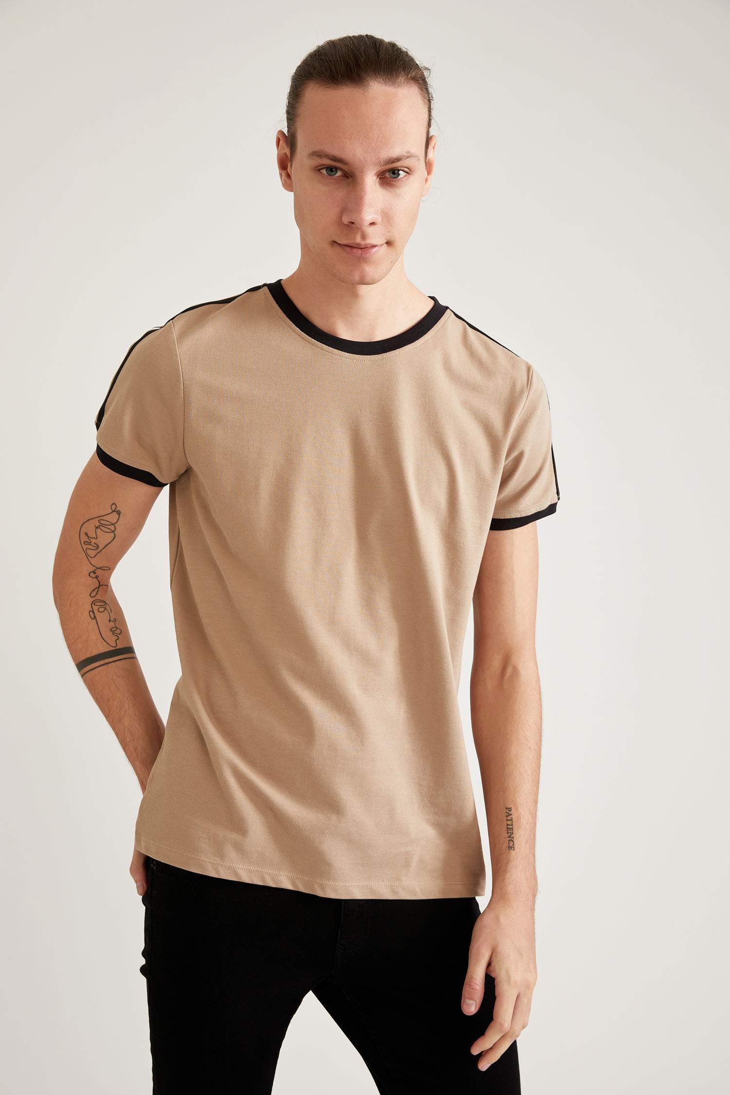 Slim Fit Bisiklet Yaka Şerit Detaylı Pamuklu Kısa Kollu Tişört