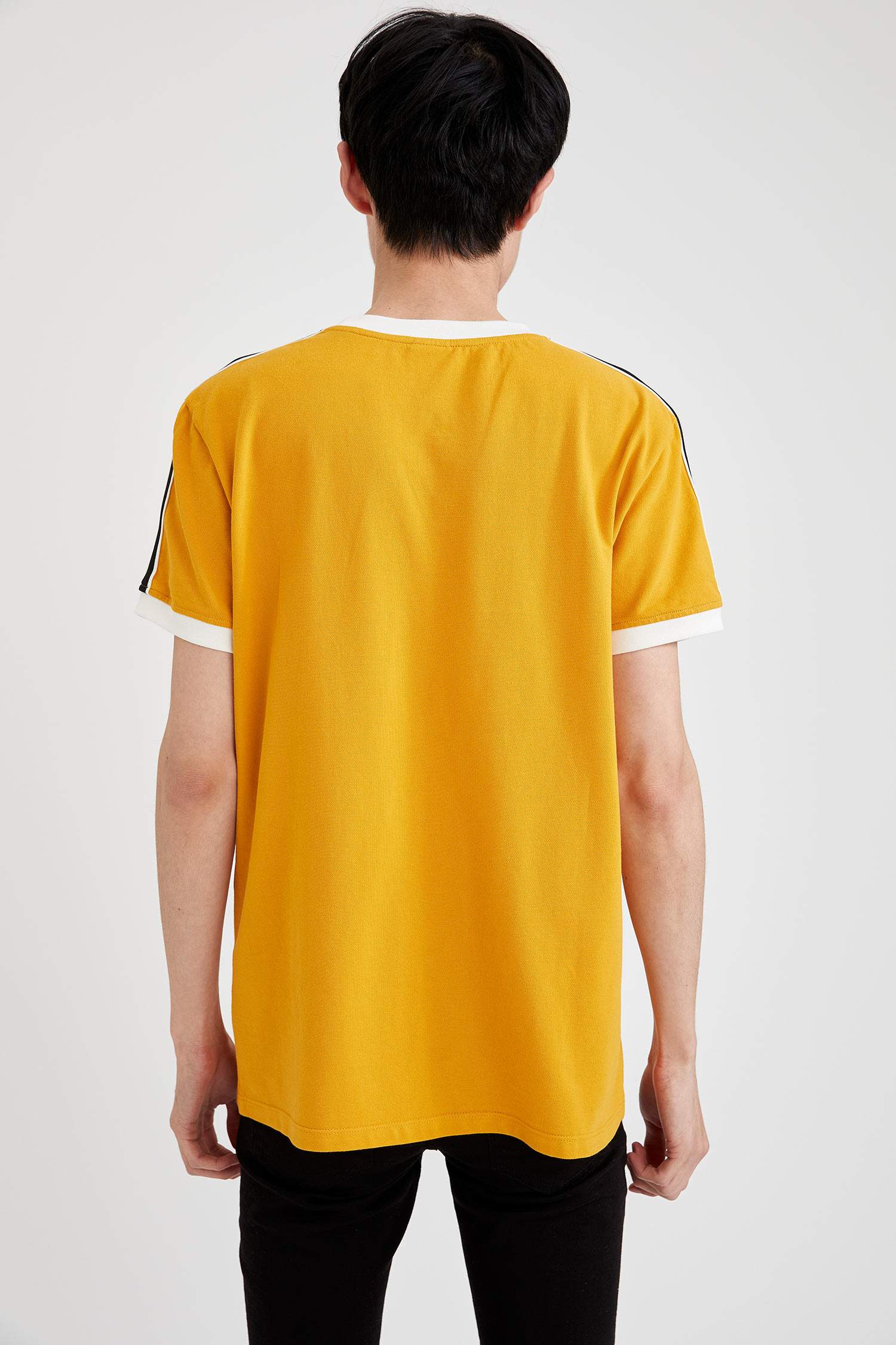 Slim Fit Bisiklet Yaka Şerit Detaylı Pamuklu Kısa Kollu Tişört