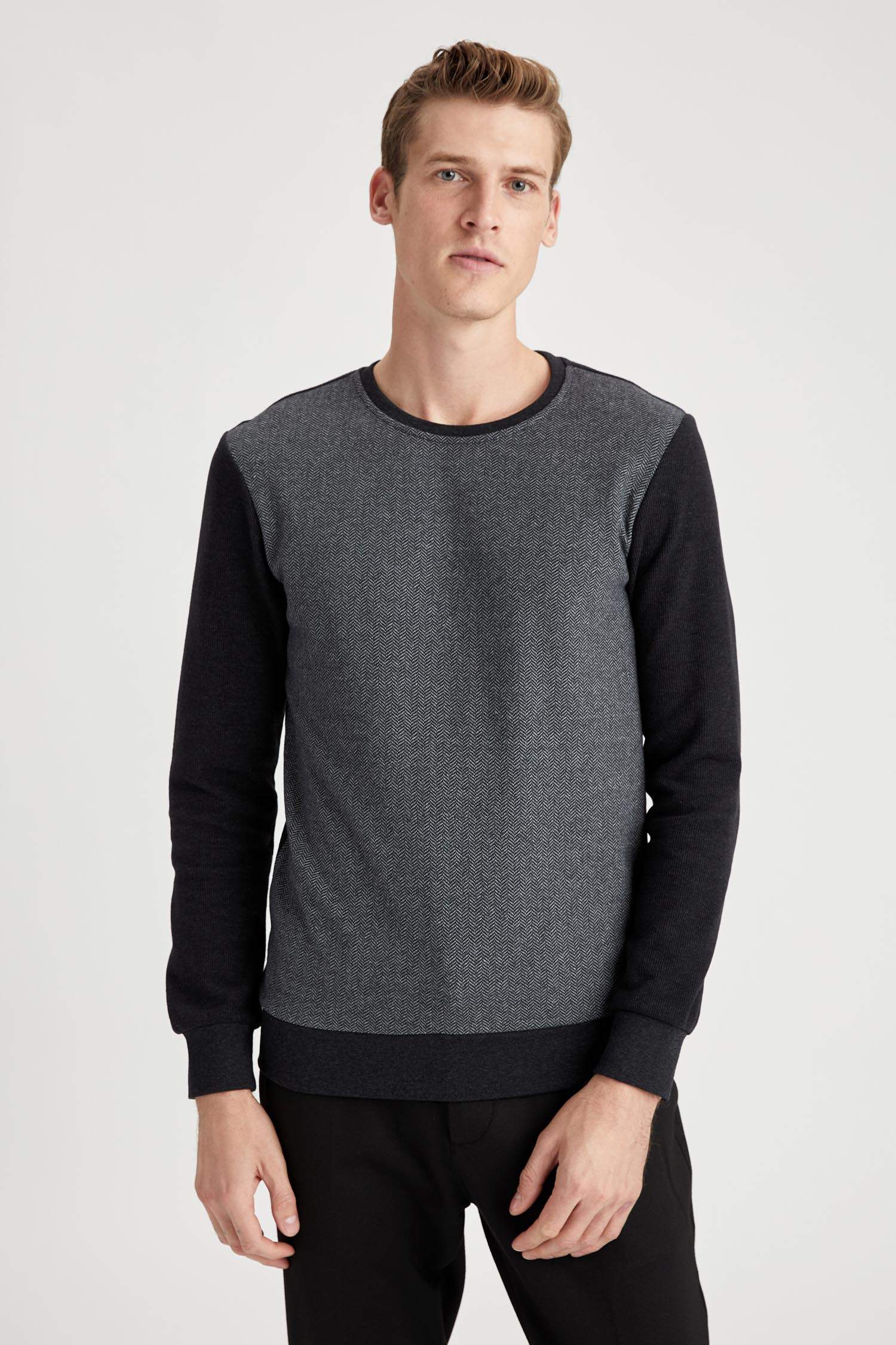 Slim Fit Bisiklet Yaka Fermuarsız Pamuklu Uzun Kollu Sweatshirt