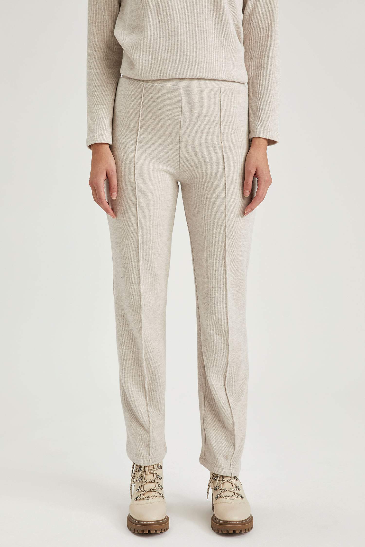 Dikiş Detaylı Relax Fit Örme Pantolon