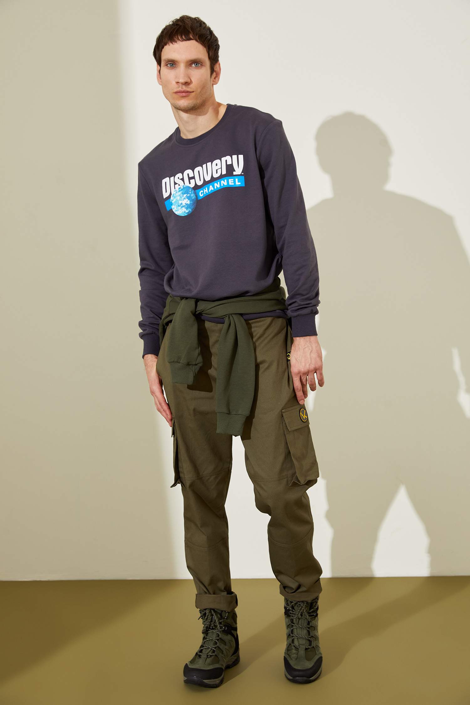 Discovery Channel Lisanslı Bisiklet Yaka Sweatshirt