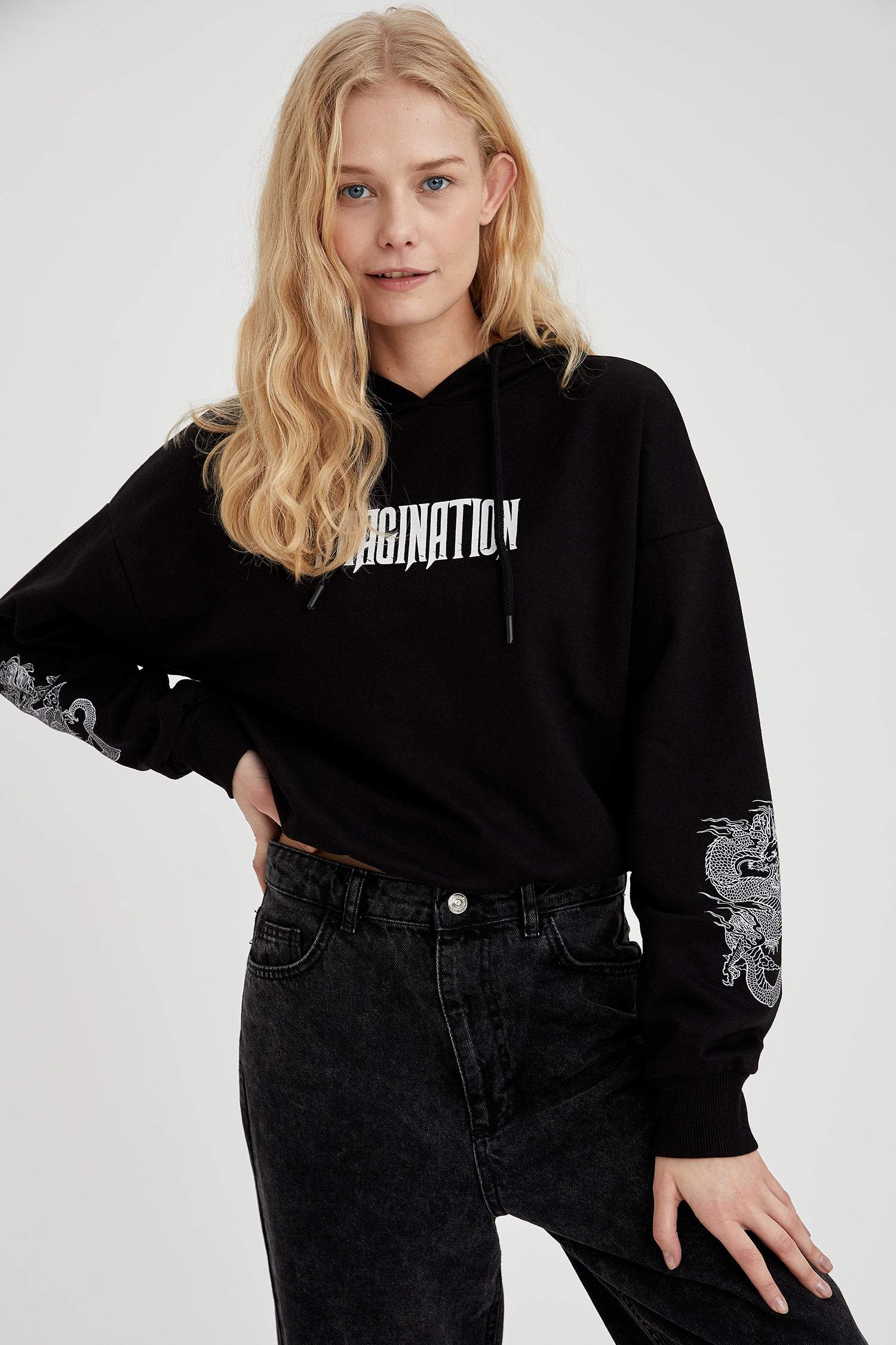 Kapüşonlu Baskılı Crop Sweatshirt
