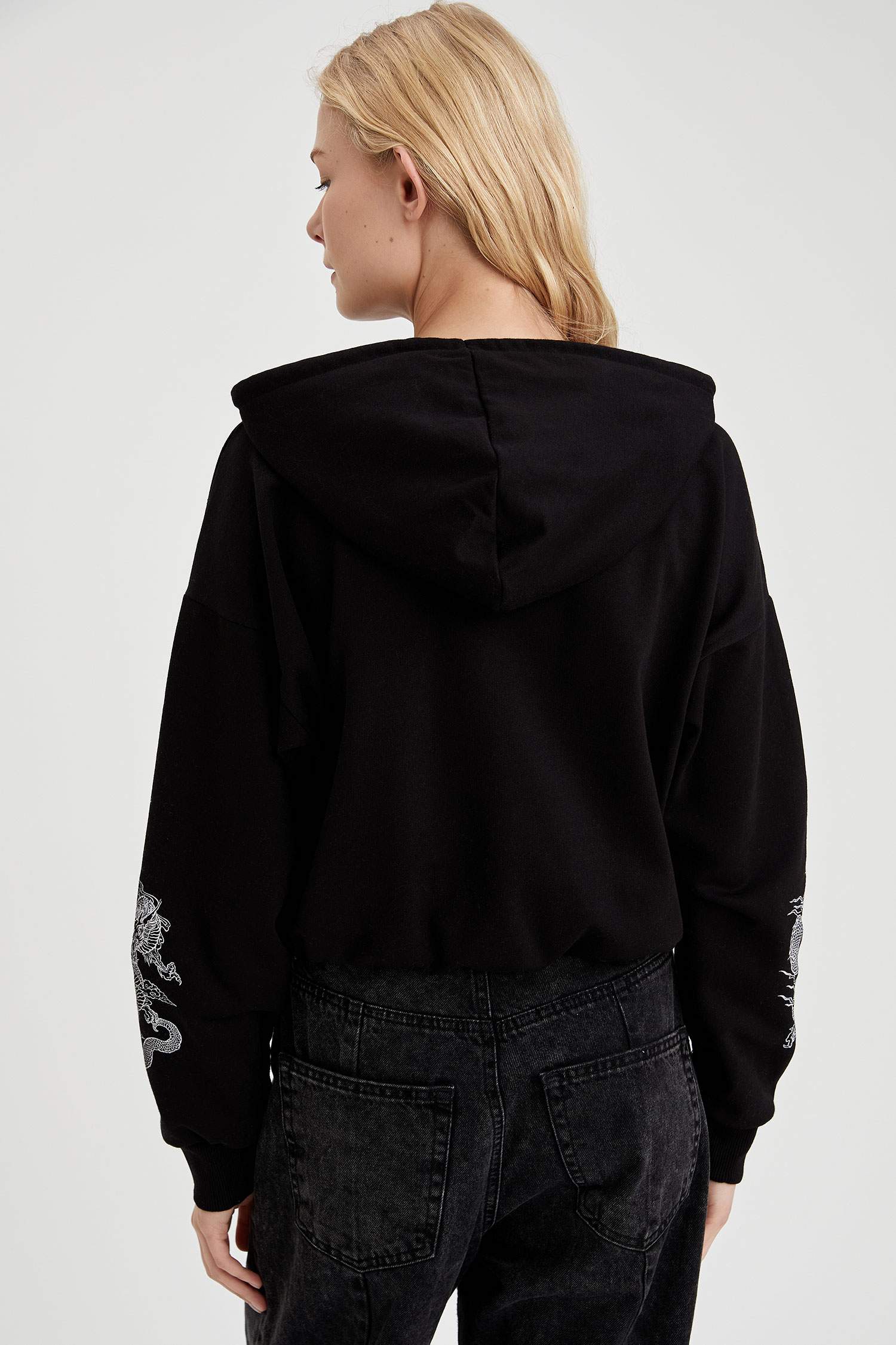 Kapüşonlu Baskılı Crop Sweatshirt