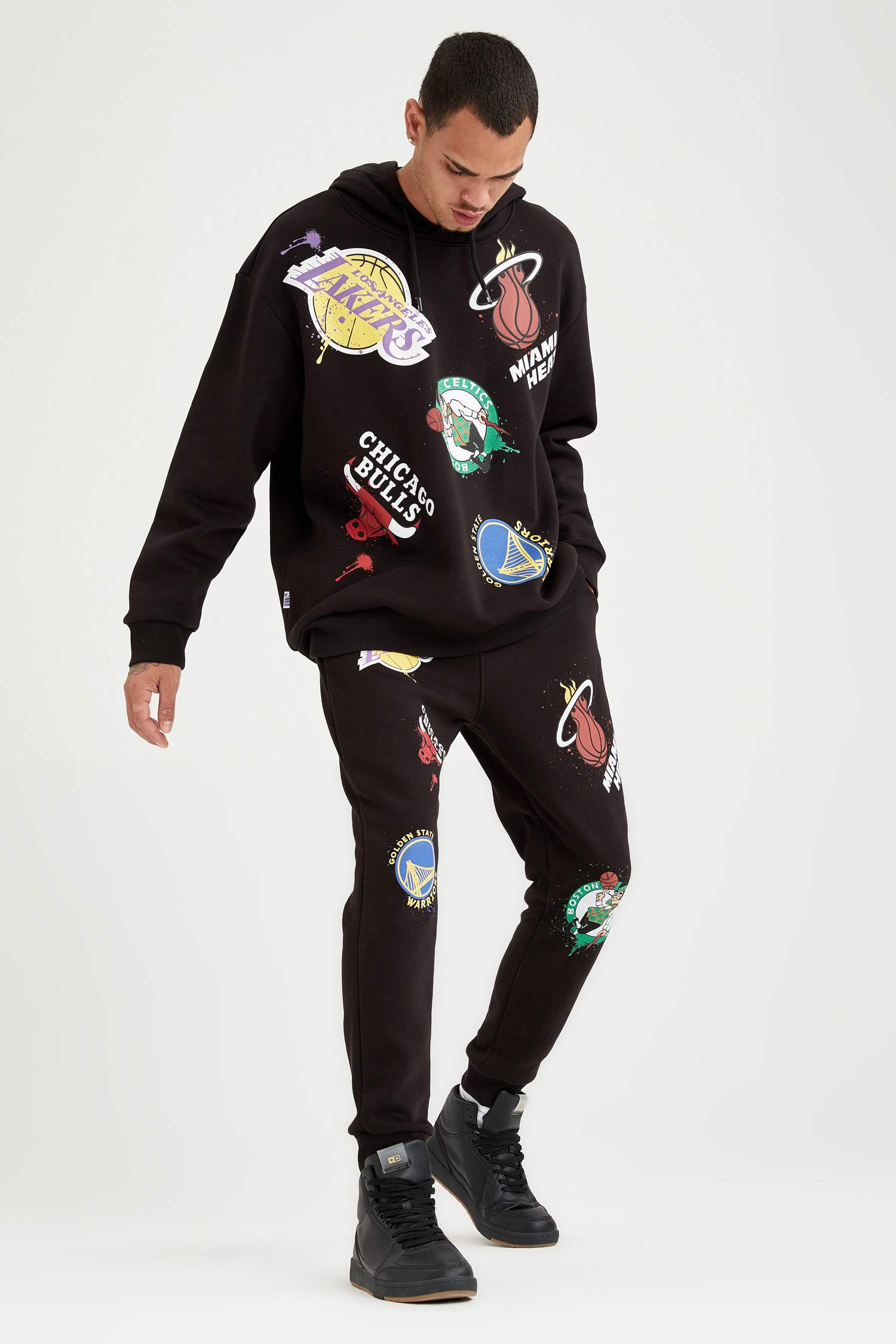 NBA Lisanslı Oversize Fit Kapüşonlu Uzun Kollu Sweatshirt