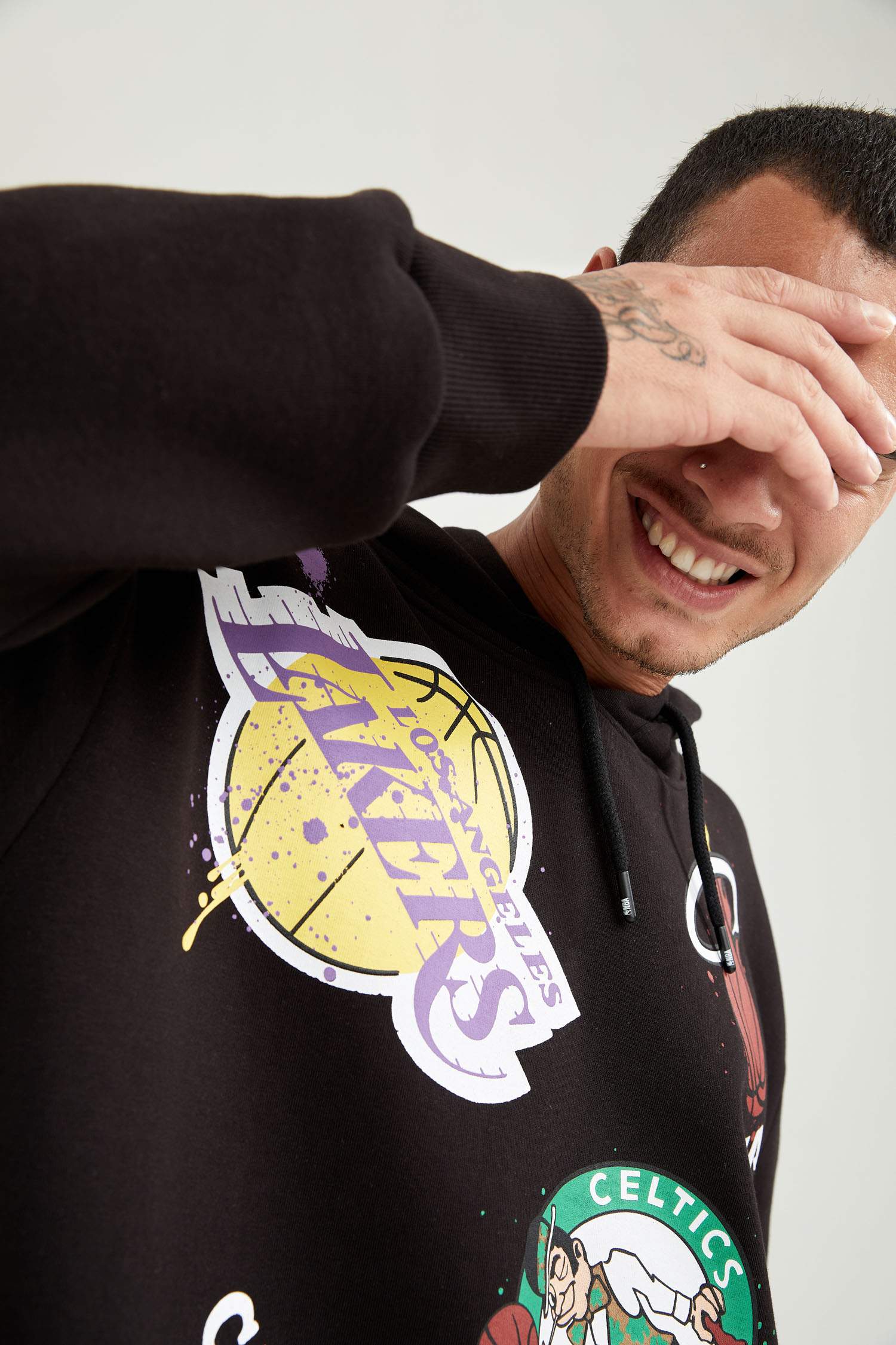 NBA Lisanslı Oversize Fit Kapüşonlu Uzun Kollu Sweatshirt