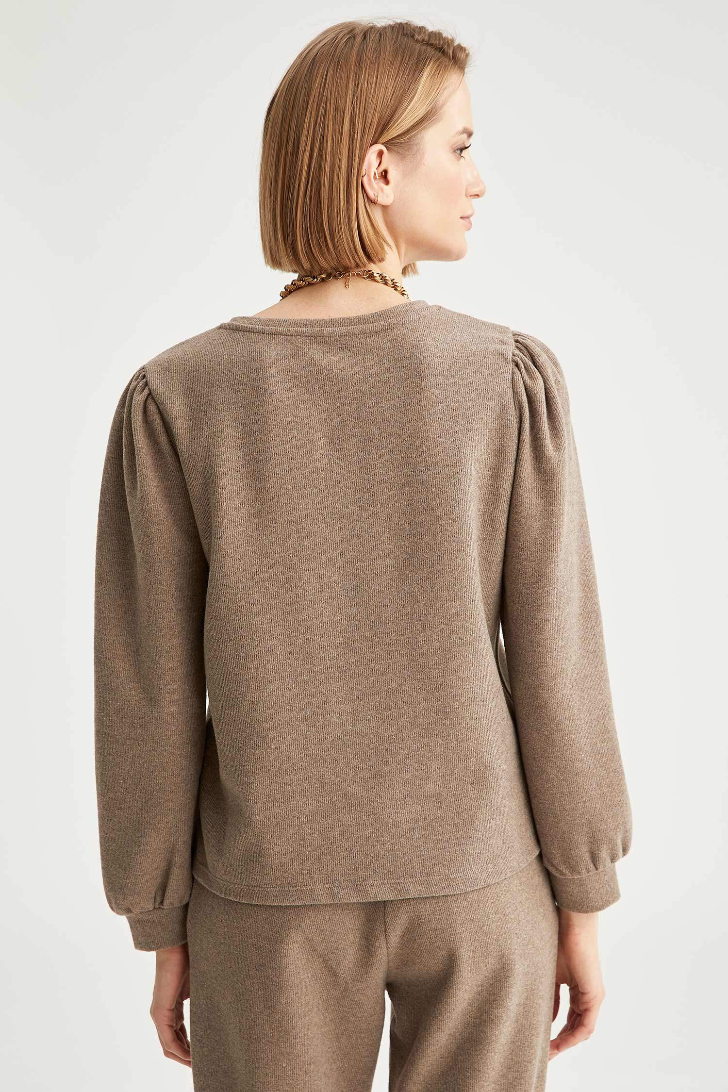 Büzgülü Omuzlu Balon Kollu Sweatshirt