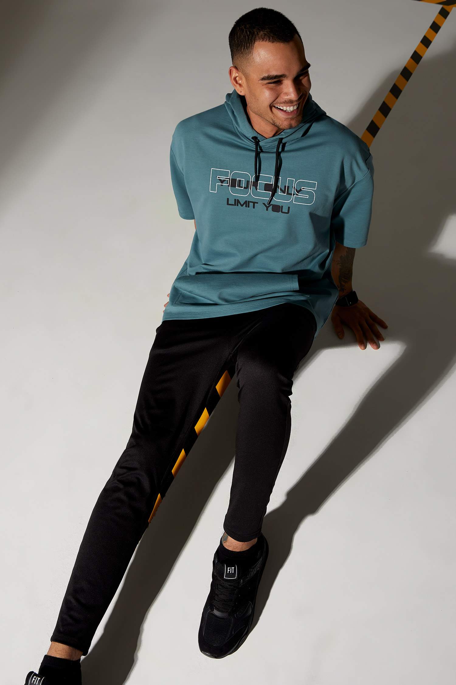Oversize Fit Yazı Baskılı Kısa Kollu Kapüşonlu Sweatshirt