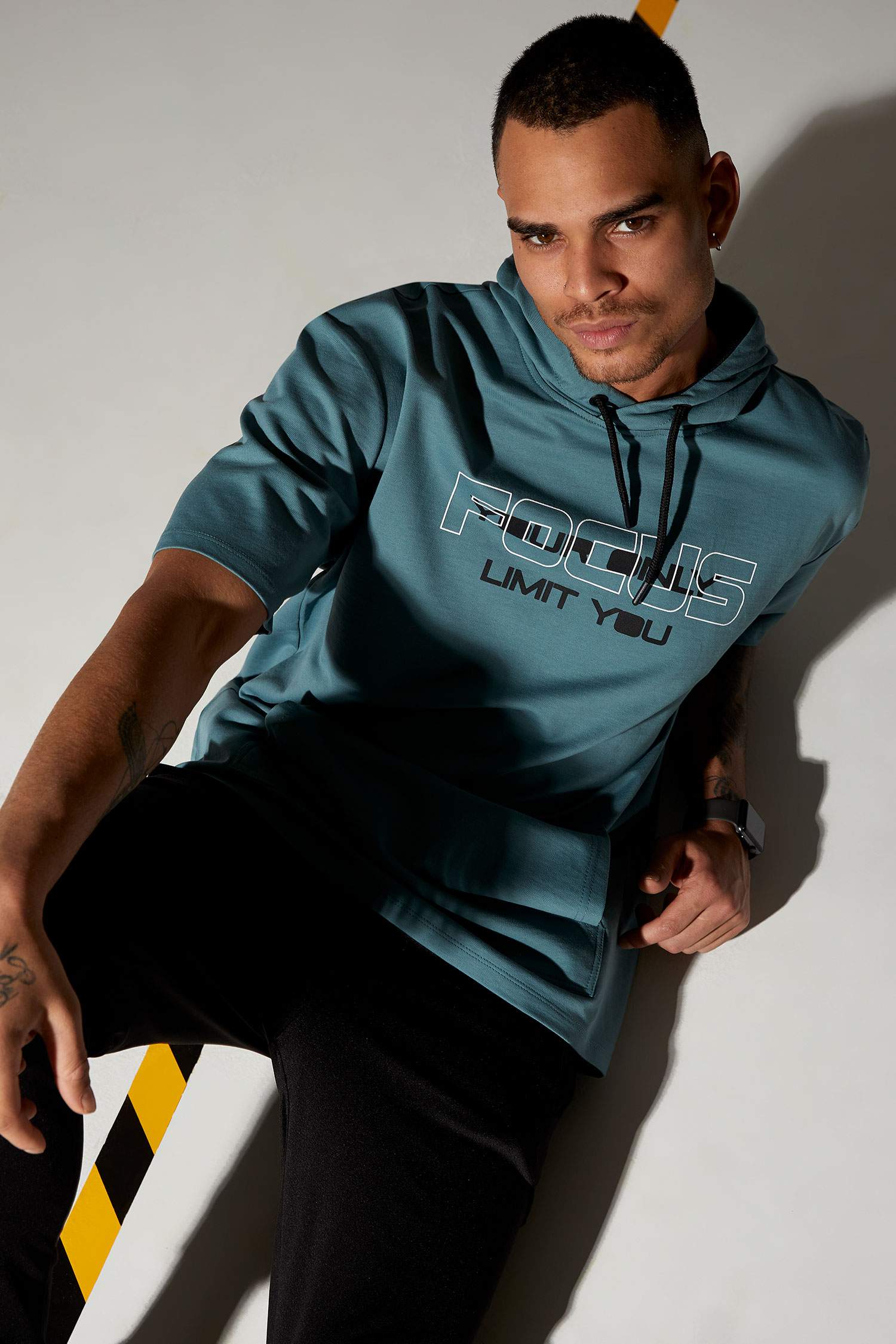 Oversize Fit Yazı Baskılı Kısa Kollu Kapüşonlu Sweatshirt