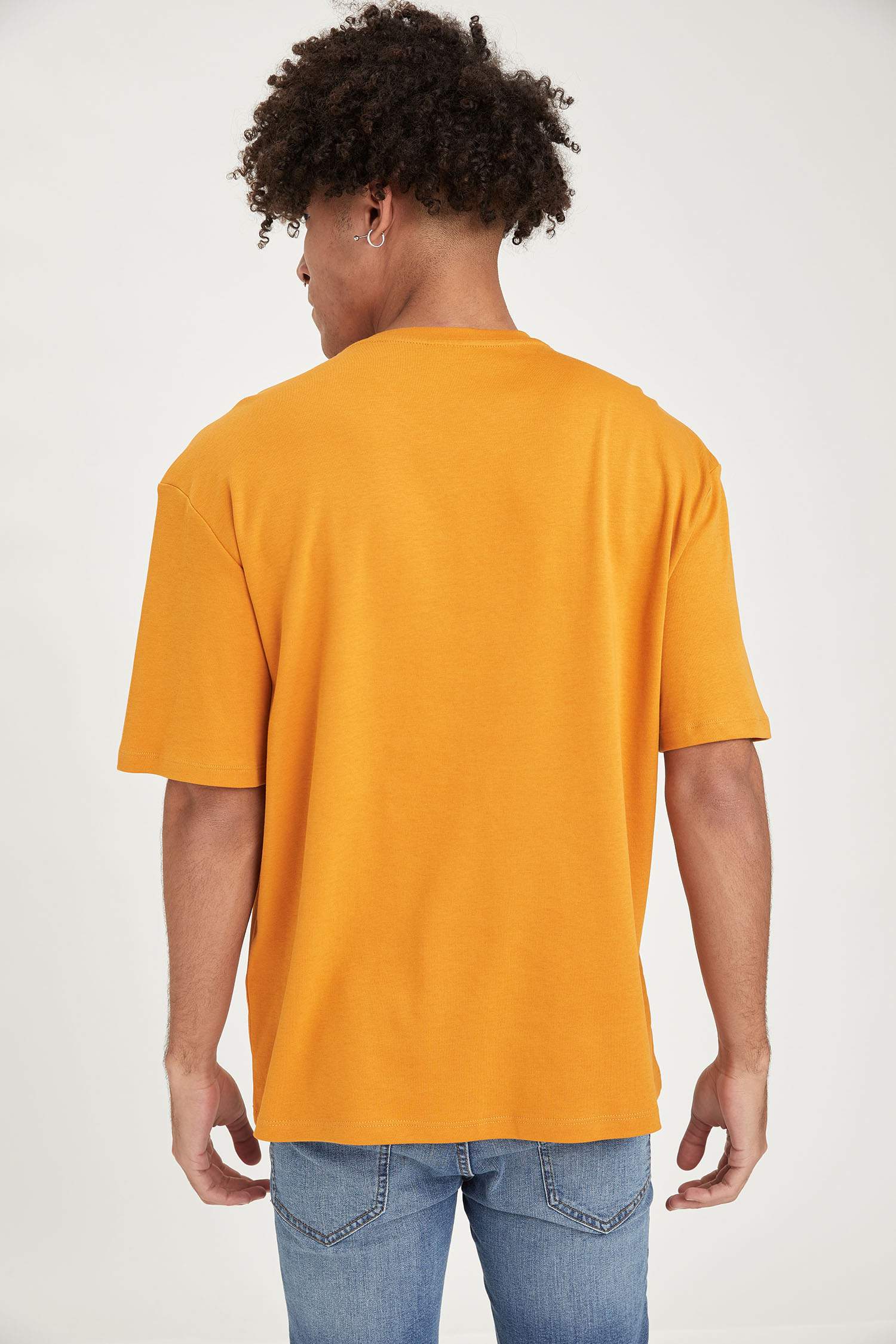 Oversize Fit Bisiklet Yaka Basic Tişört