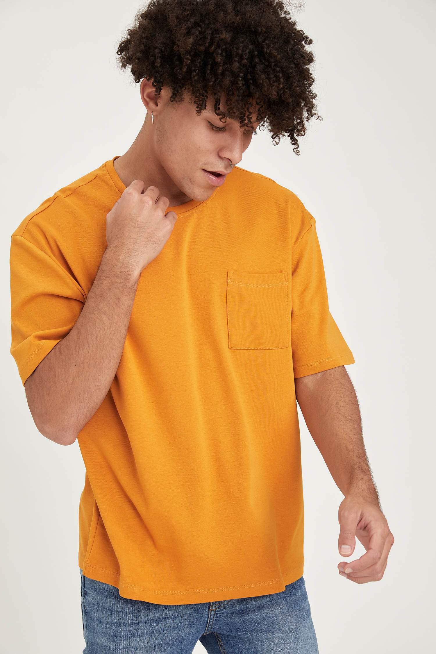 Oversize Fit Bisiklet Yaka Basic Tişört