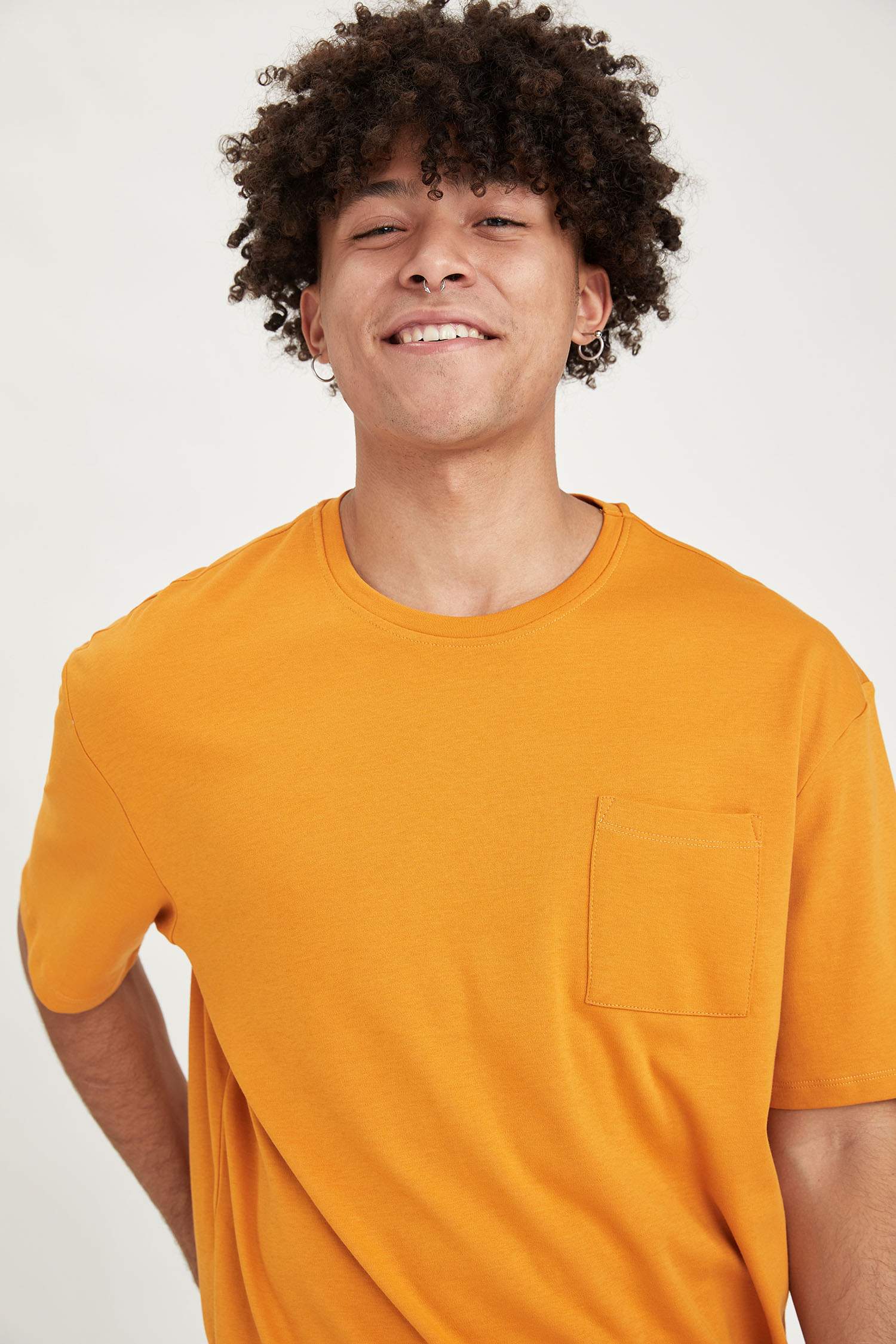 Oversize Fit Bisiklet Yaka Basic Tişört